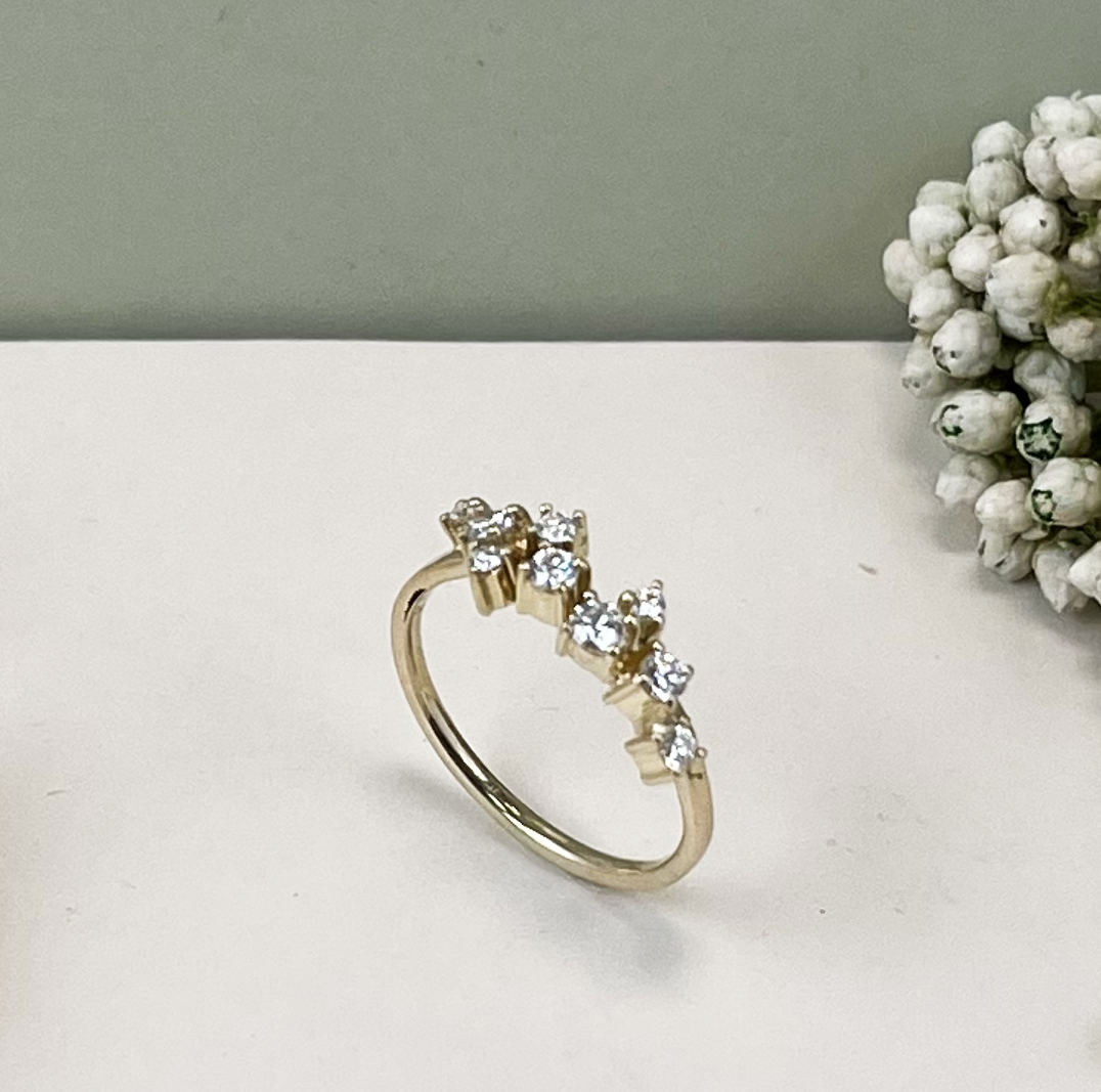 ring_gelbgold_klein_diamanten_4.png