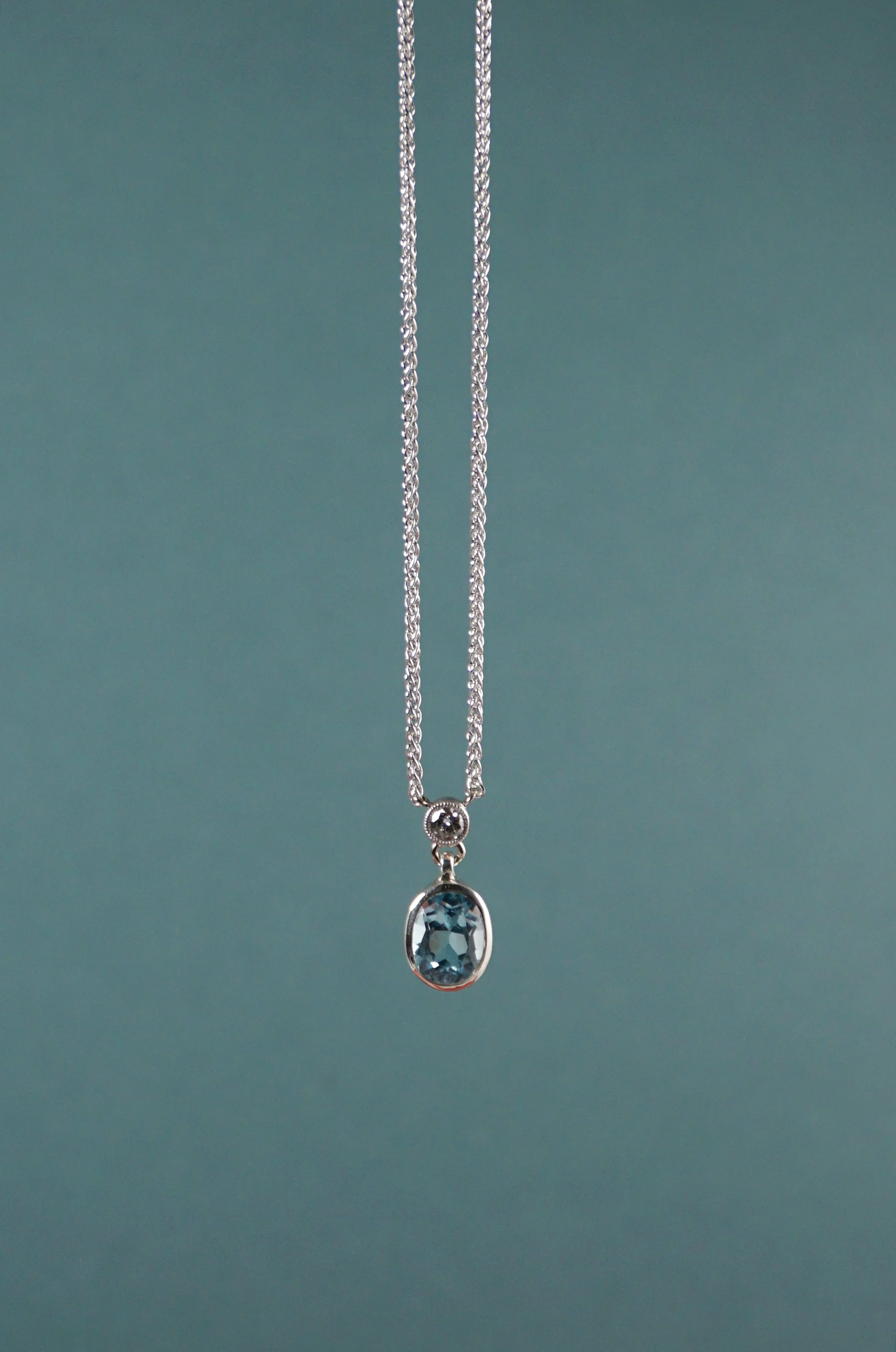 anhanger_silber_wissgold_diamant_topaz.JPG