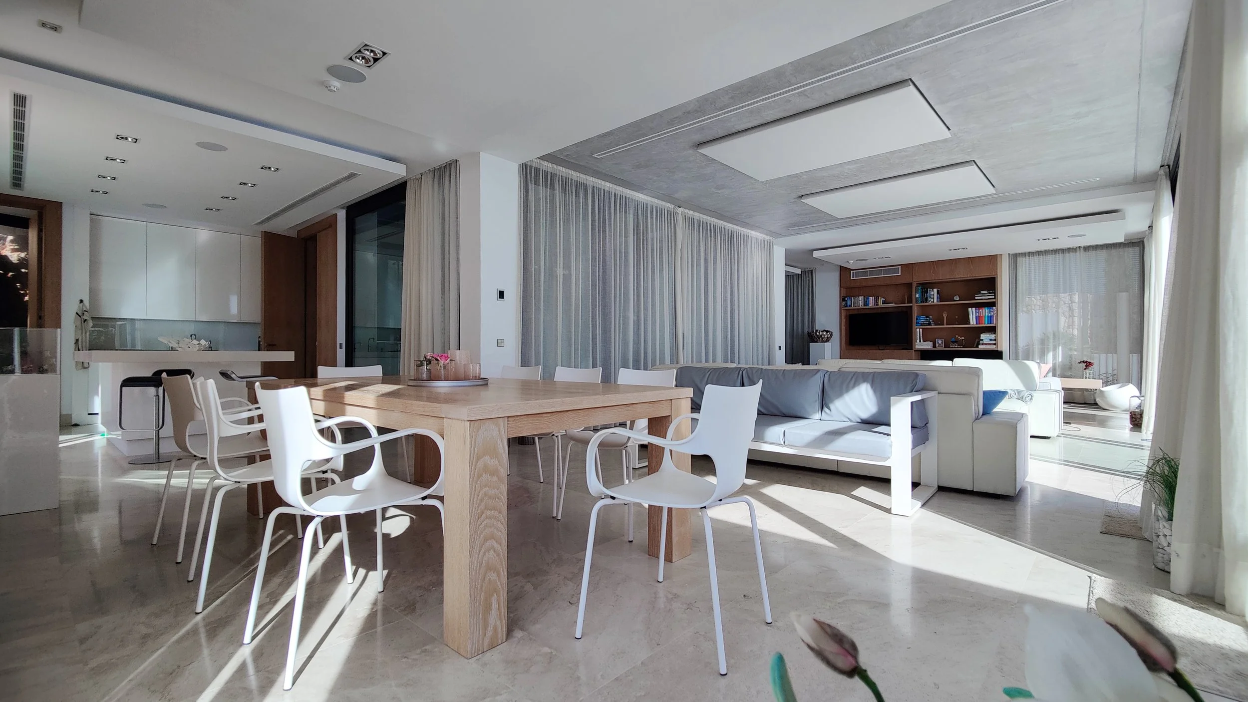 how kitchen, dinig and living connect