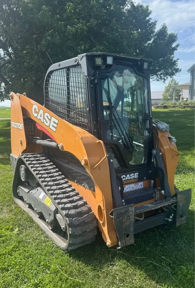 2025 TR270B