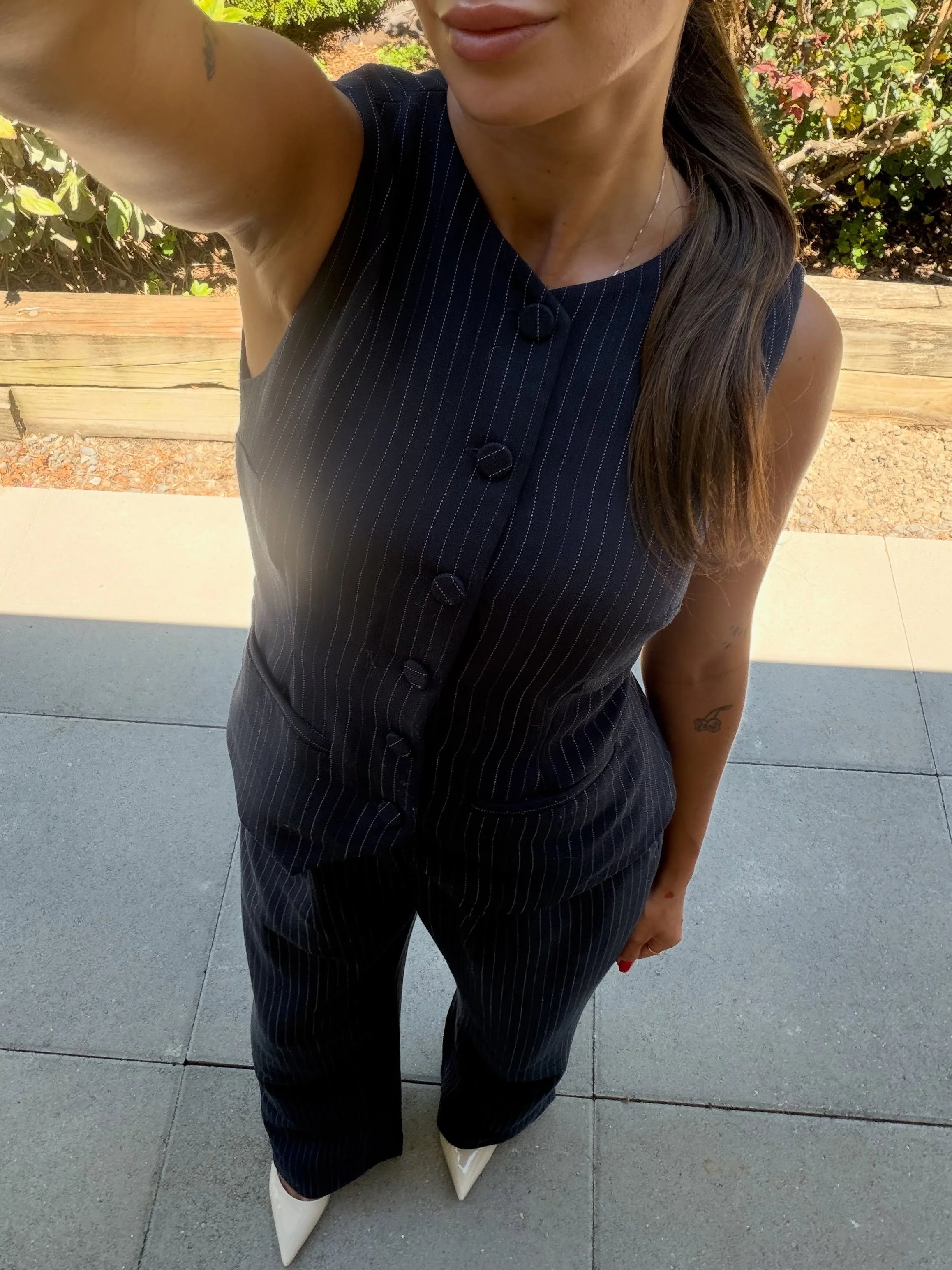 when the outfit hits, the lighting cooperates &amp; not a single photo needs editing 🥰

#happymonday #ootd #corporatefashion #workwear #fitcheck