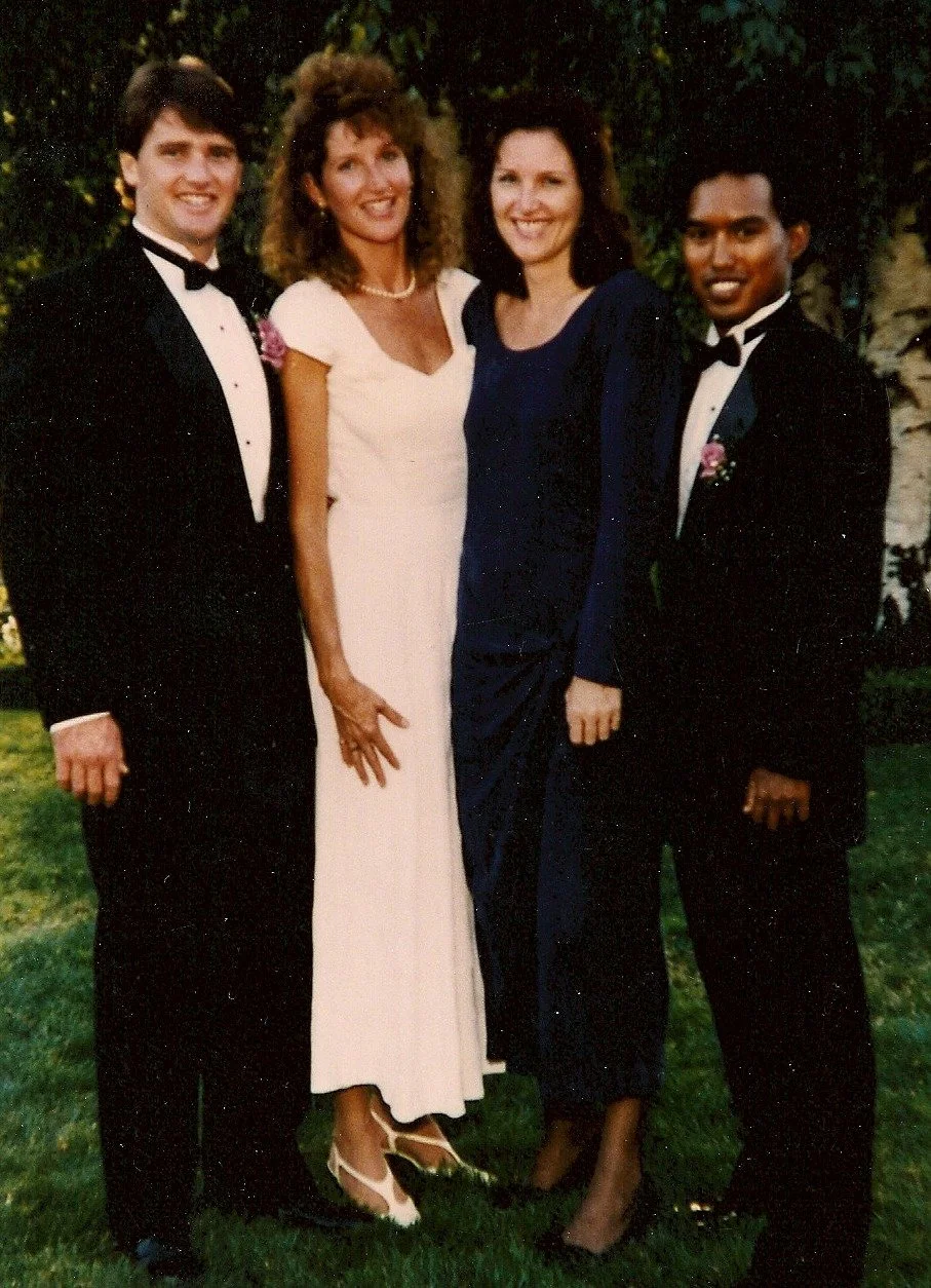 4 siblings at wedding