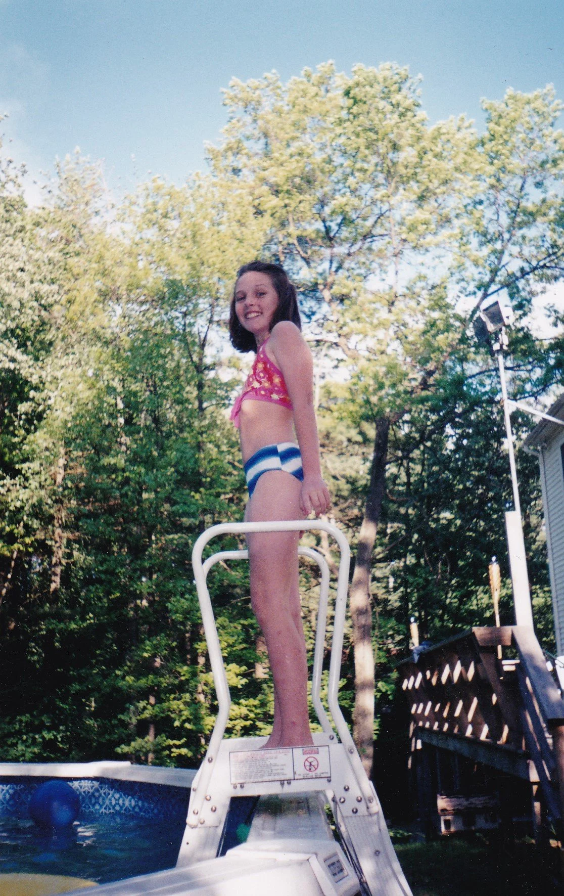 Tiare on pool ladder