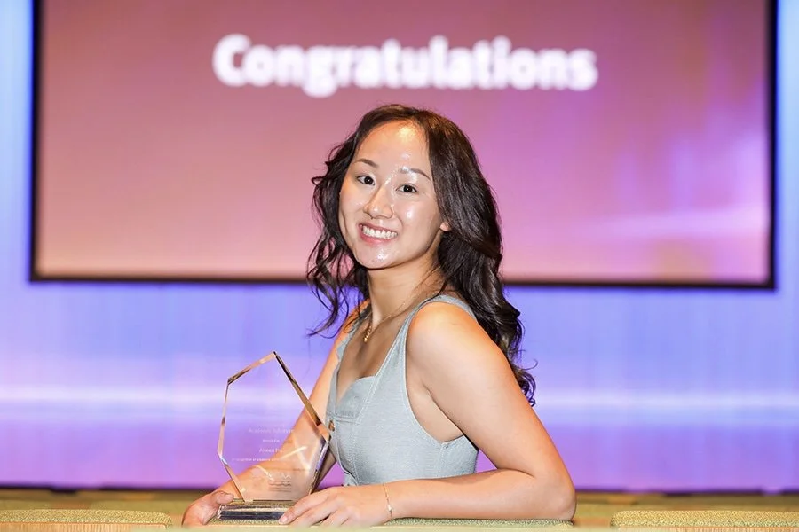 A stylised compass with eight points in black, blue, and white colors on a beige background.
