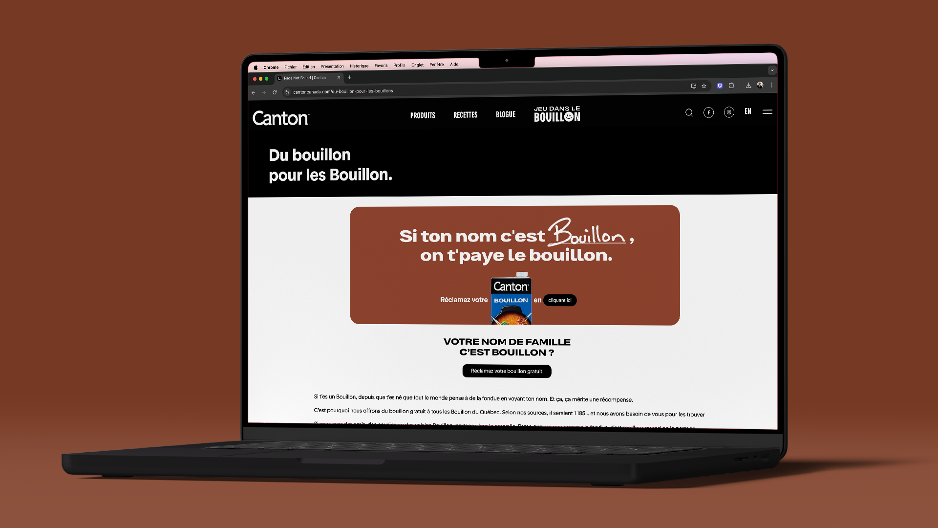 Capture d'écran d'une page web sur un ordinateur portable montrant une campagne publicitaire pour une application de demande de paiement pour un bouillon, avec un fond blanc et noir, ainsi que des éléments en marron et une image d'un sachet de bouillon.
