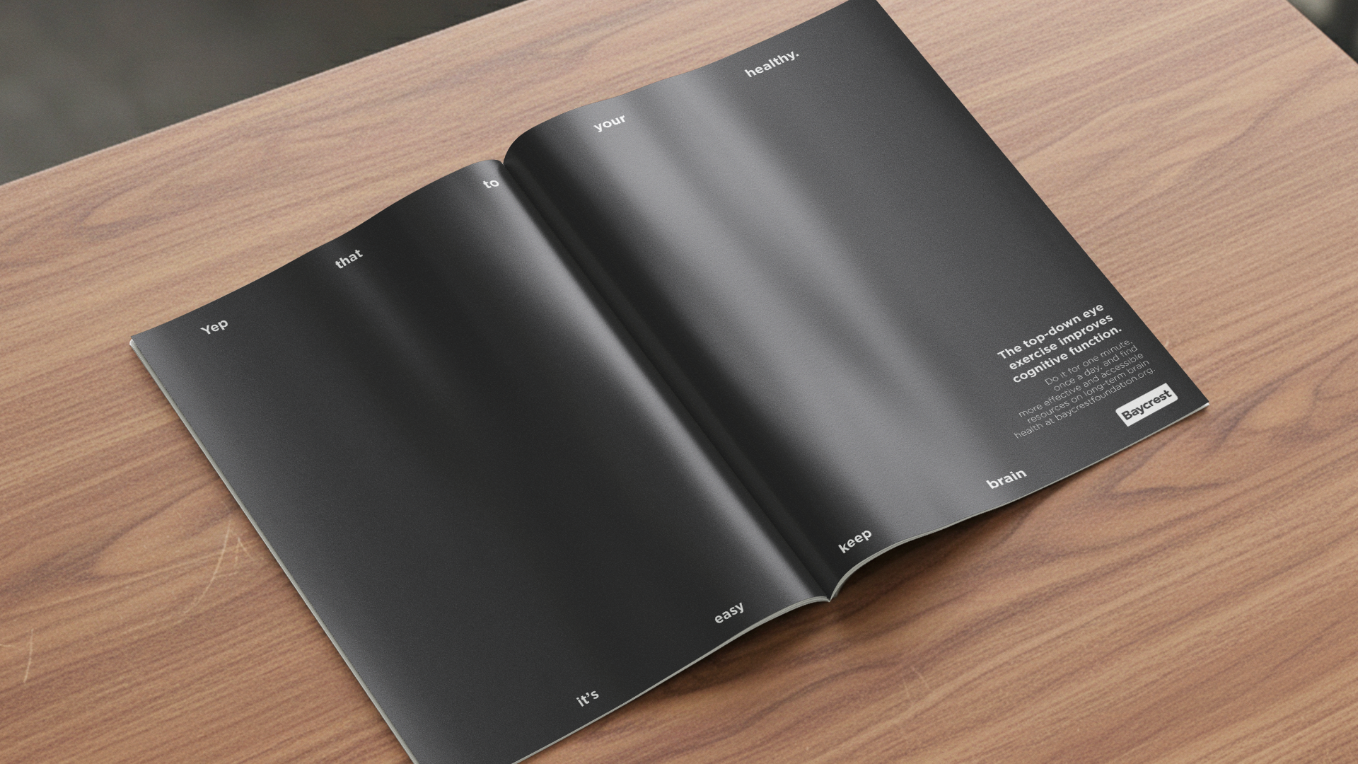 Un magazine ouvert avec une page présentant un texte sur l'amélioration de la fonction cognitive par l'exercice des yeux, avec le logo de Baycrest.