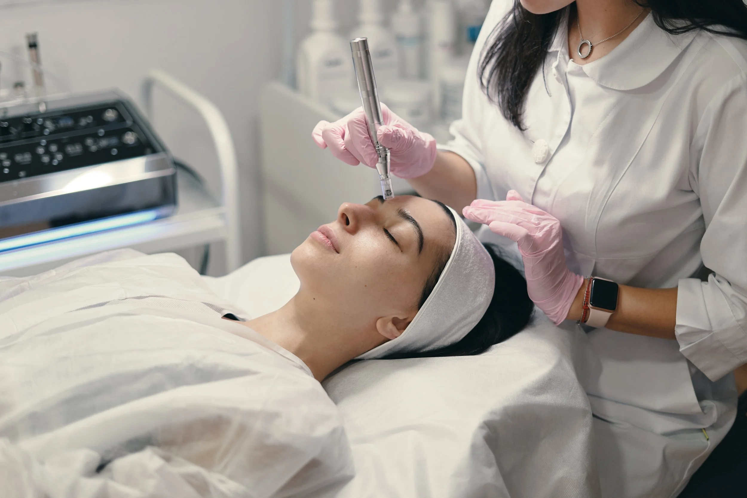 Top 7 Benefits of Skin Rejuvenation Treatment &amp; How It Works