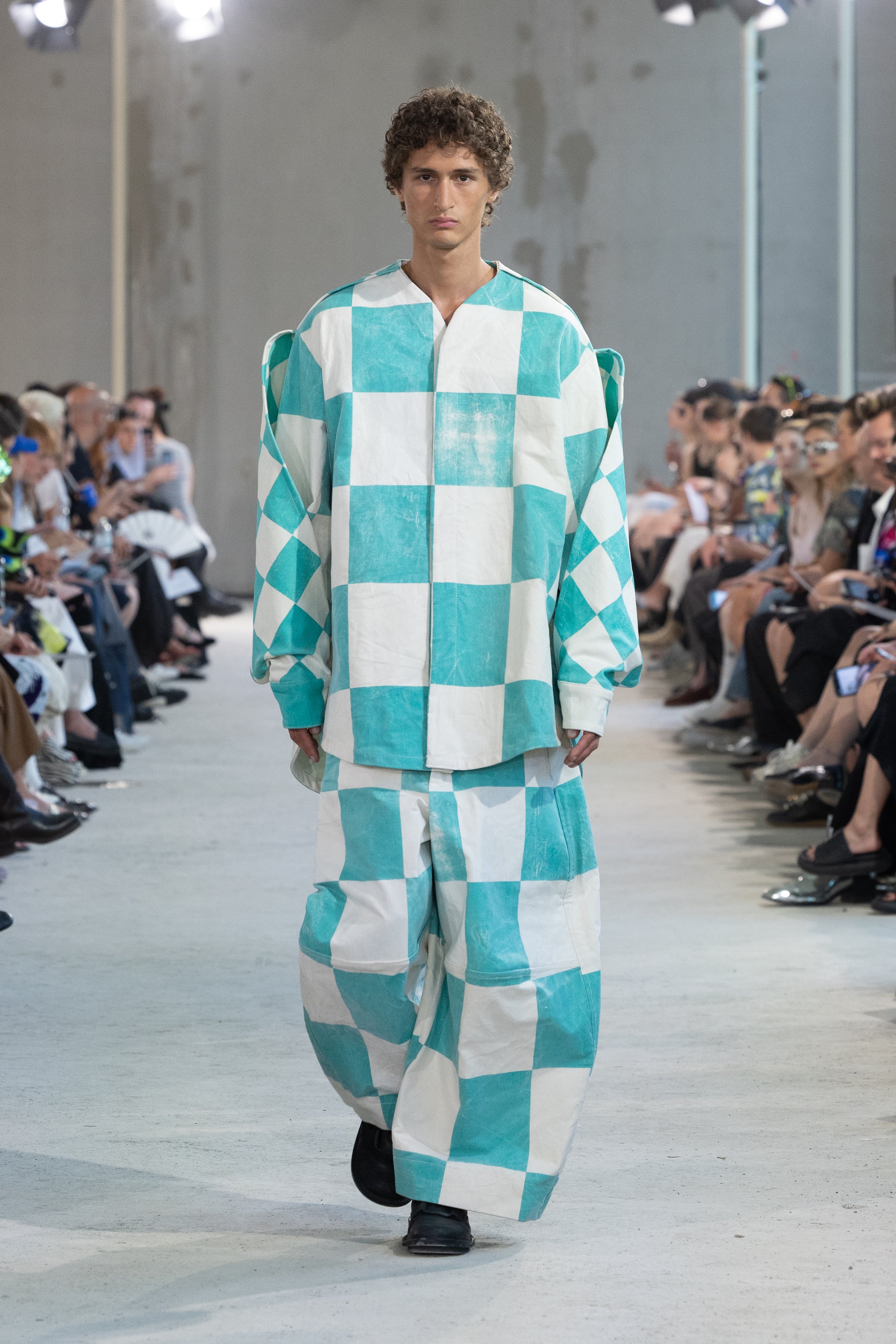 Berlin-Curated_SS26_Runway_by_Andreas-Hofrichter-1.jpg