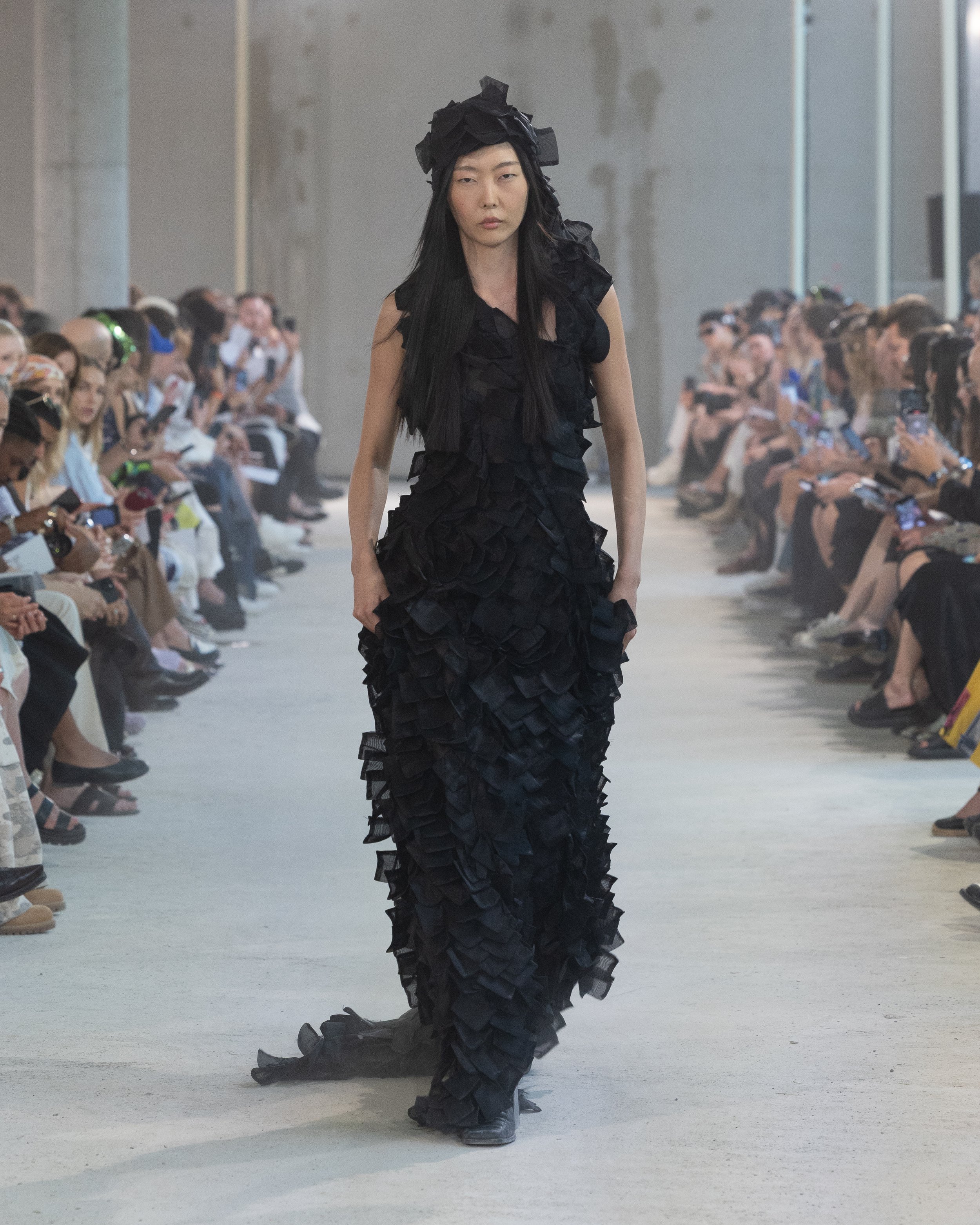 Berlin-Curated_SS26_Runway_by_Andreas-Hofrichter-13.jpg