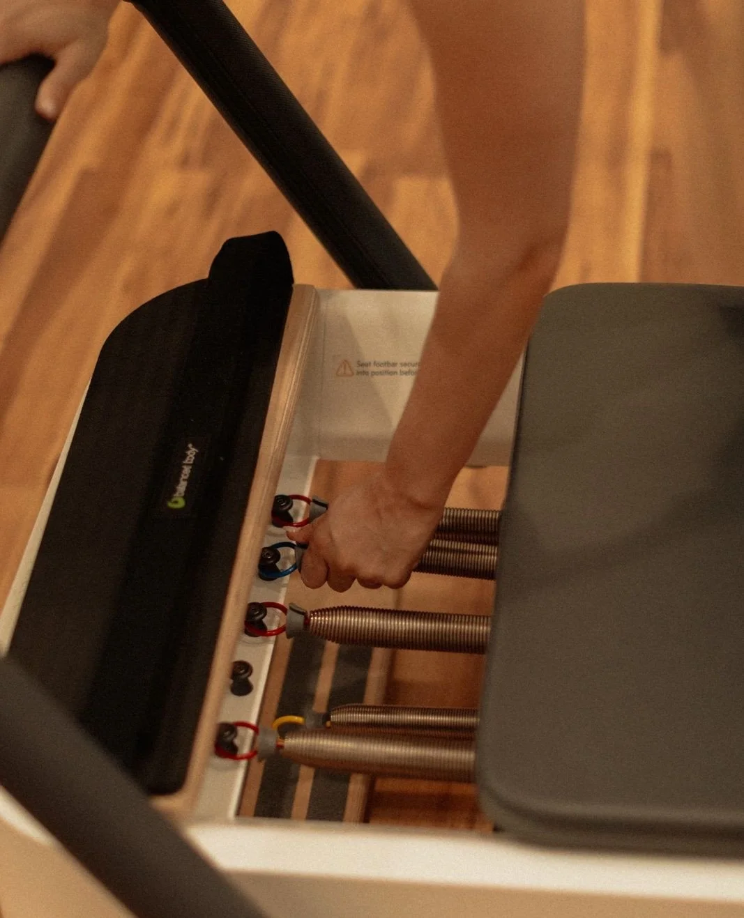 No sure what to expect at Form? Here's the inside scoop:⁠
⁠
✔️ Small group sizes (5-7 Reformers)⁠
✔️ Modifiable classes for all experience levels⁠
✔️ A welcoming community⁠
✔️ 50-minute full body flows led by one of our certified instructors⁠
✔️ A Po