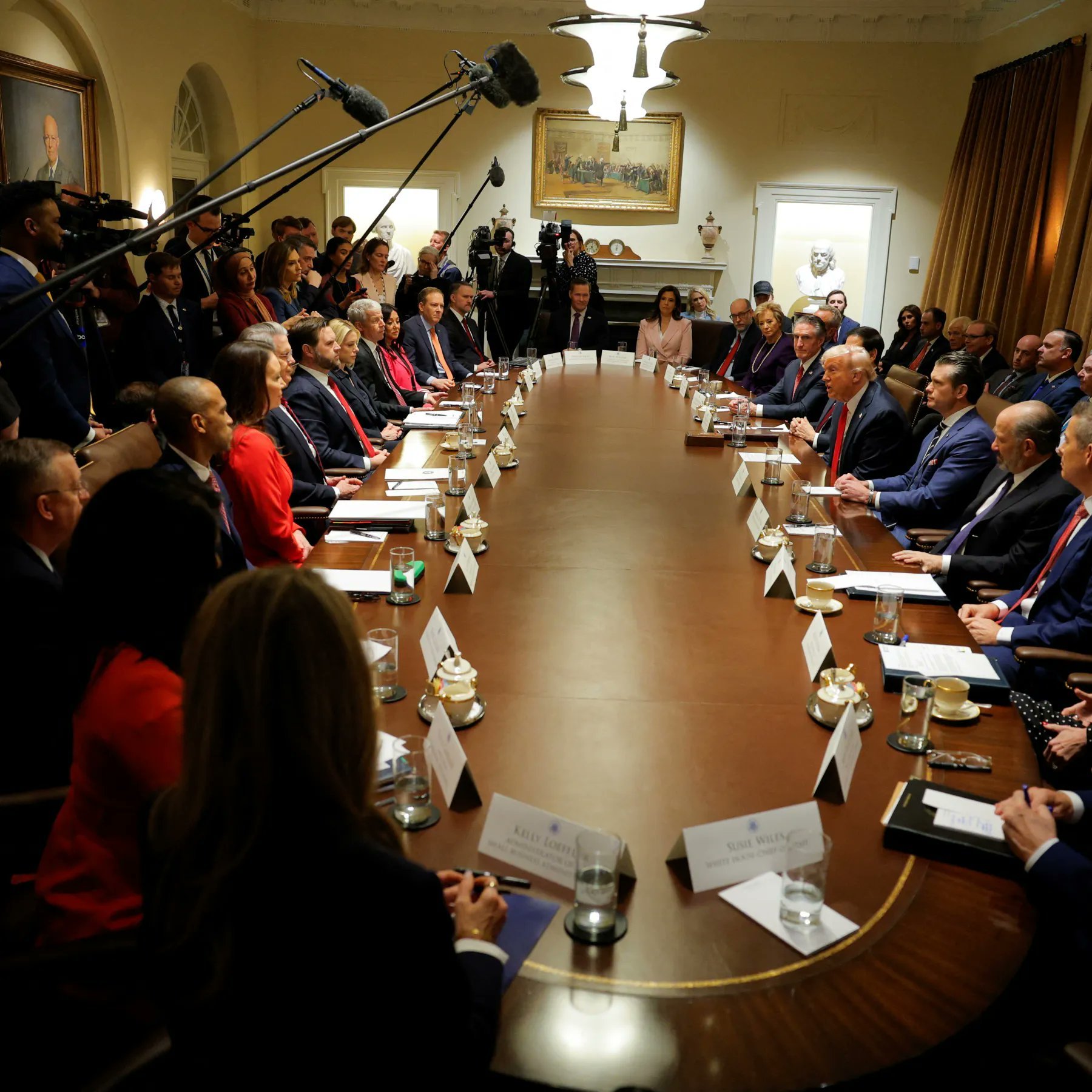 Trump redefine plan de acción