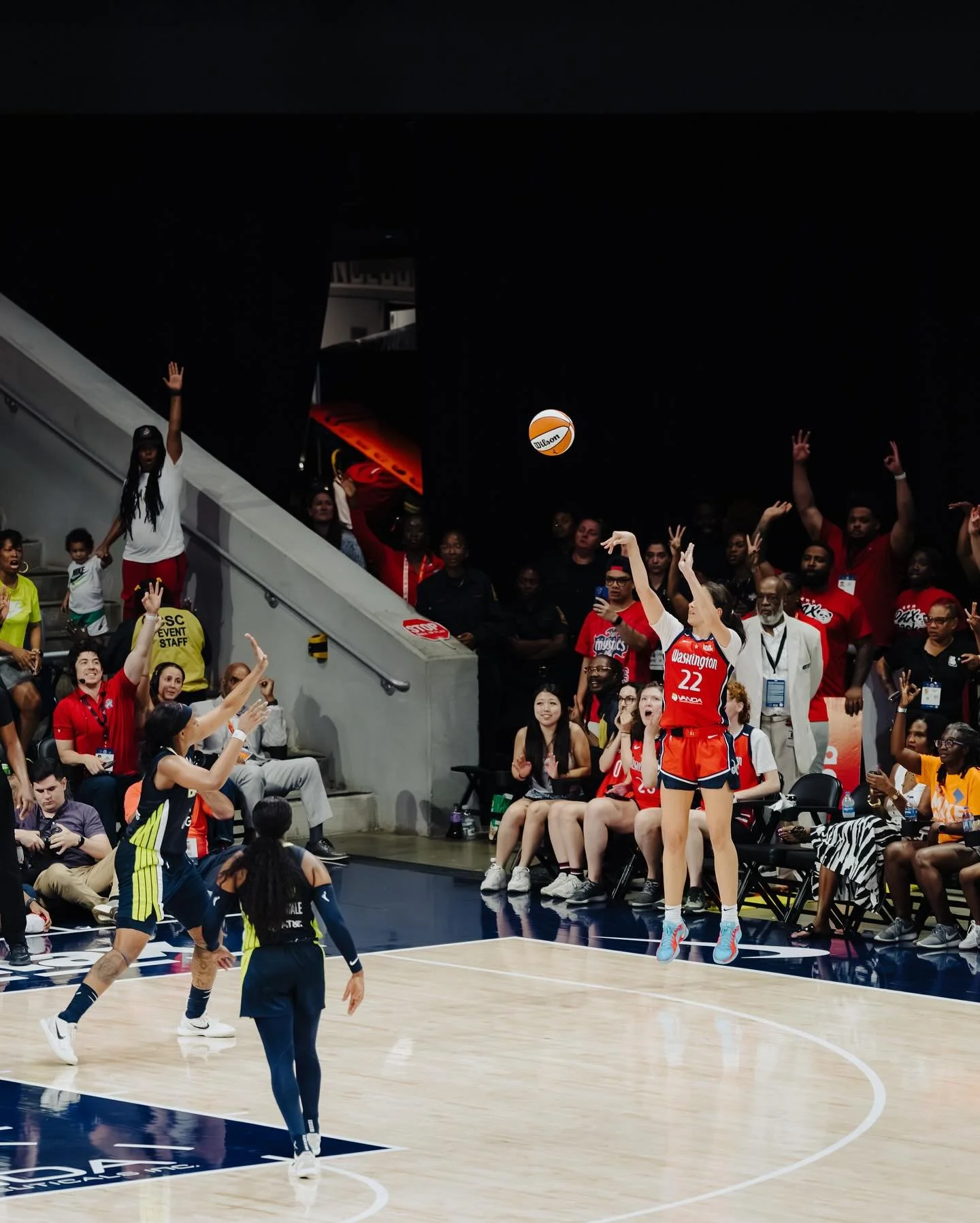 Rookie Sonia Citron exploded for a career-high 27 points and 11 rebounds, drilling the game-winning 3-pointer with ~12.2 seconds left in OT

Career-high 27 points on an efficient 9/13 shooting, including 4/7 from three and pulled down 11 rebounds, ma