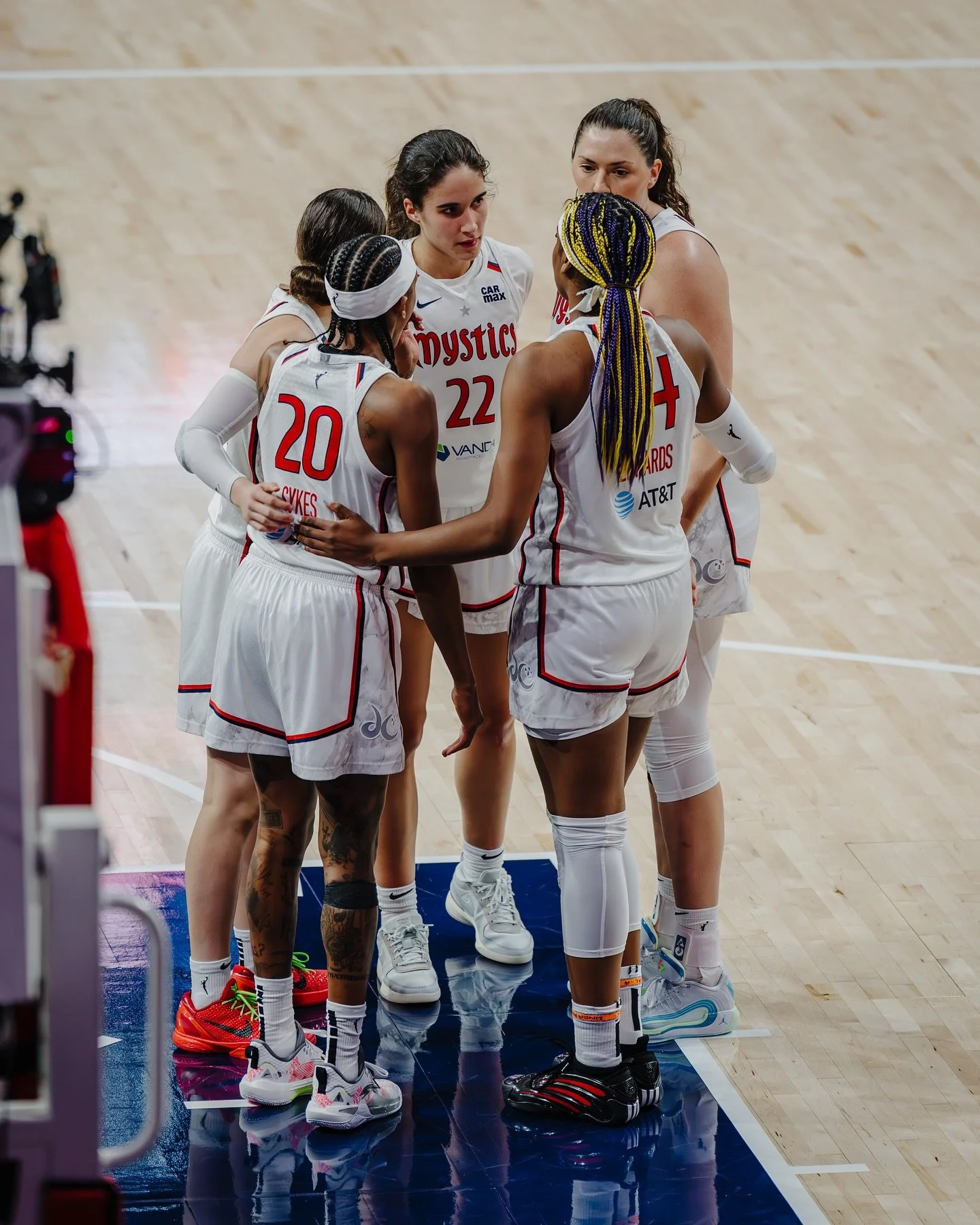 The Washington Mystics faced a formidable challenge against the undefeated New York Liberty on Friday night, resulting in an 85&ndash;63 loss at CareFirst Arena. This defeat drops the Mystics to a 3&ndash;4 record for the season. ￼

Brittney Sykes le