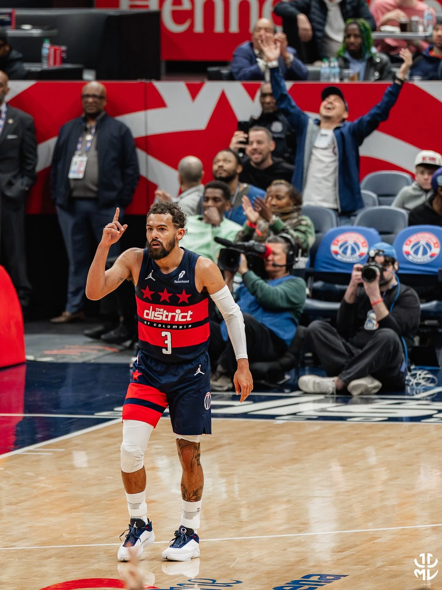 Trae Young had a strong but shortened performance in last night&rsquo;s game against the Golden State Warriors.

He finished with 21 points on 7-of-10 shooting and added 5 assists, playing efficiently and under control while he was on the floor.

You