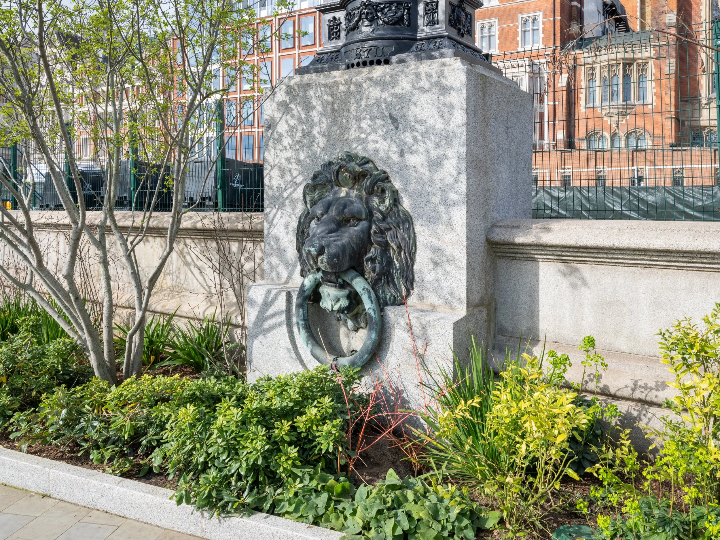 A Victorian Lion, Revisited in 3D on London’s Newest Embankment.