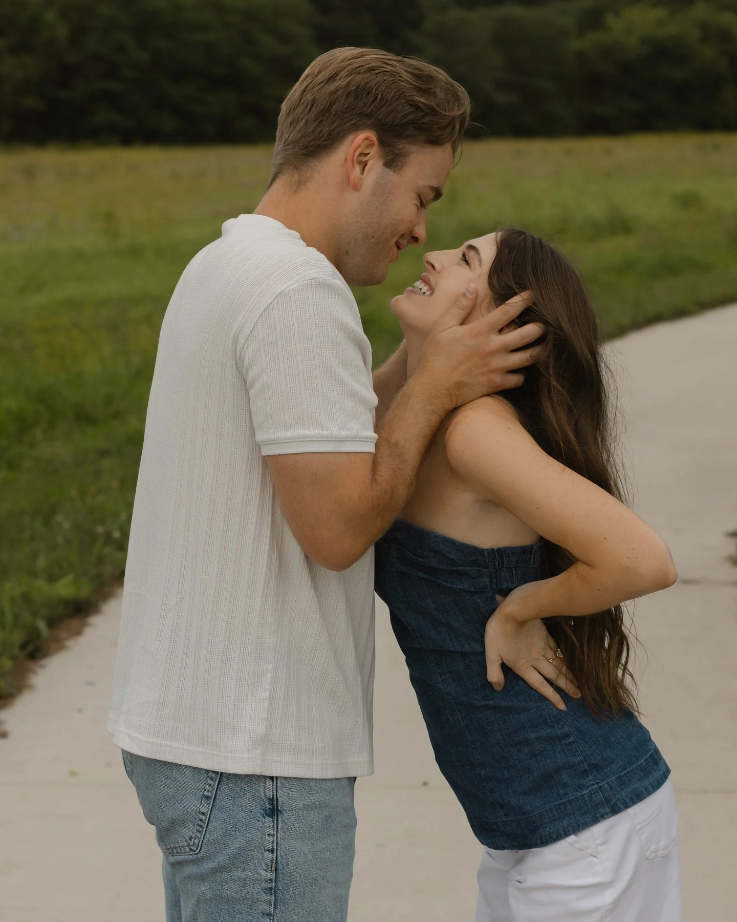 love that feels like summer 💛🌻

#iowaphotographer #pregnancyannouncement #dsmphotographer #couplephotos #iowamaternityphotographer #desmoinesphotographer