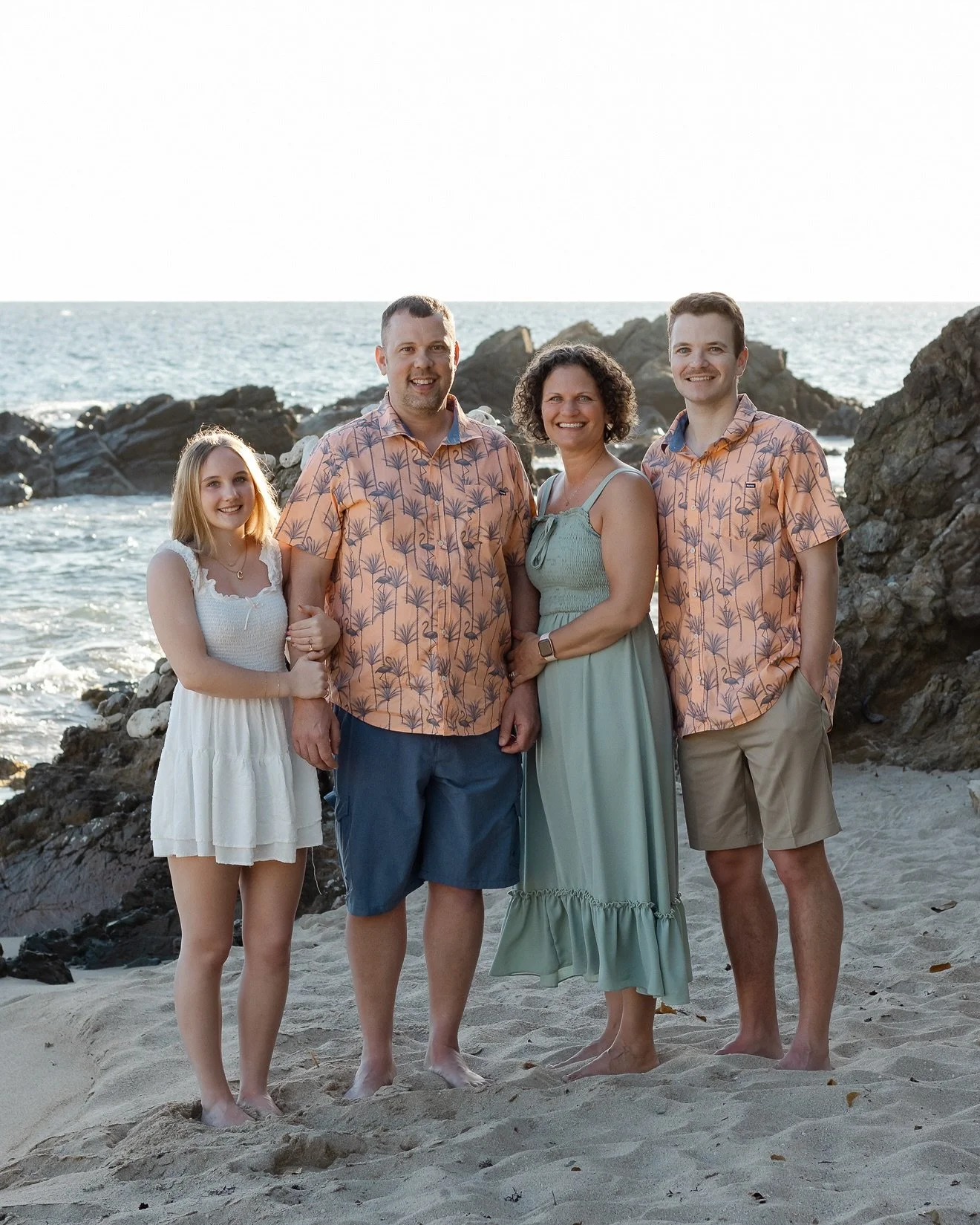 the Geissler family 🧡

can&rsquo;t wait to be back on island this spring!

#iowaphotographer #beachphotos #familyphotos #sthomas #usvi