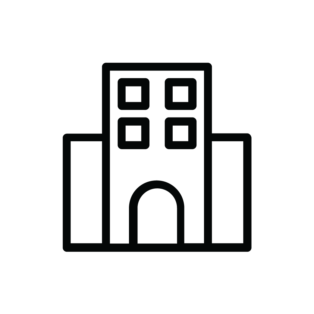 Dibujo de un edificio sencillo con varias ventanas y una puerta en el centro.