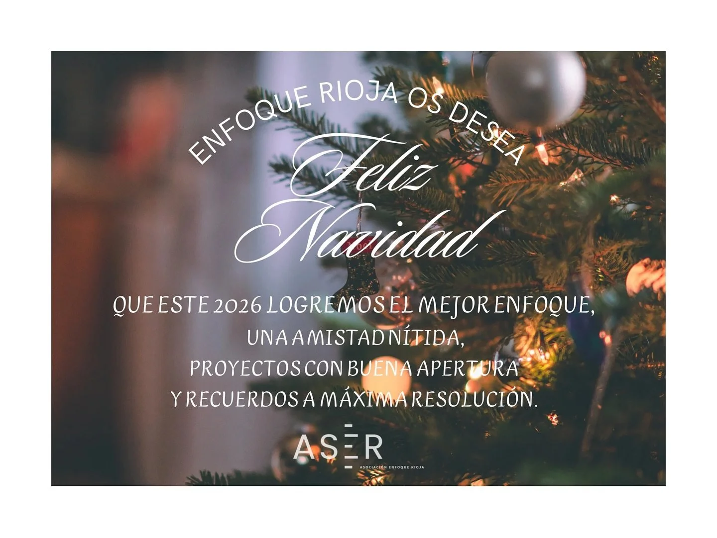 Este 2026 queremos ASER m&aacute;s. 
🎄M&aacute;s tiempo compartido, m&aacute;s proyectos que ilusionen, m&aacute;s aprendizaje y m&aacute;s ganas de salir a mirar el mundo con calma. 
🎄Seguir entrenando la mirada para encontrar lo bonito en lo coti