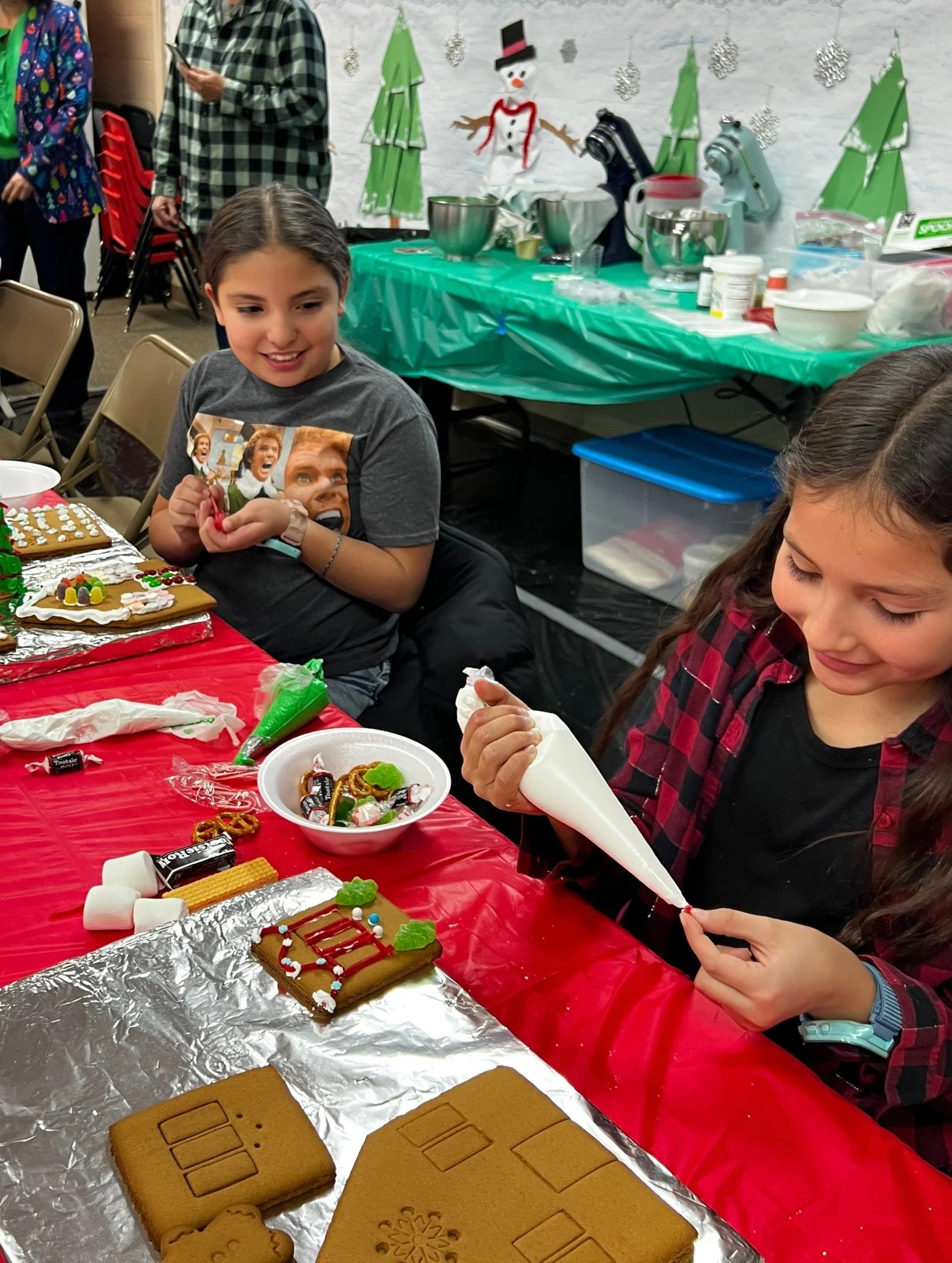 It's GINGERBREAD WEEK!!

Don't miss out on this chance to satisfy your sweet tooth and bond with your friends and family in the process (without the prep and clean-up typically involved with something like this)!

We have several spots left for:
Todd