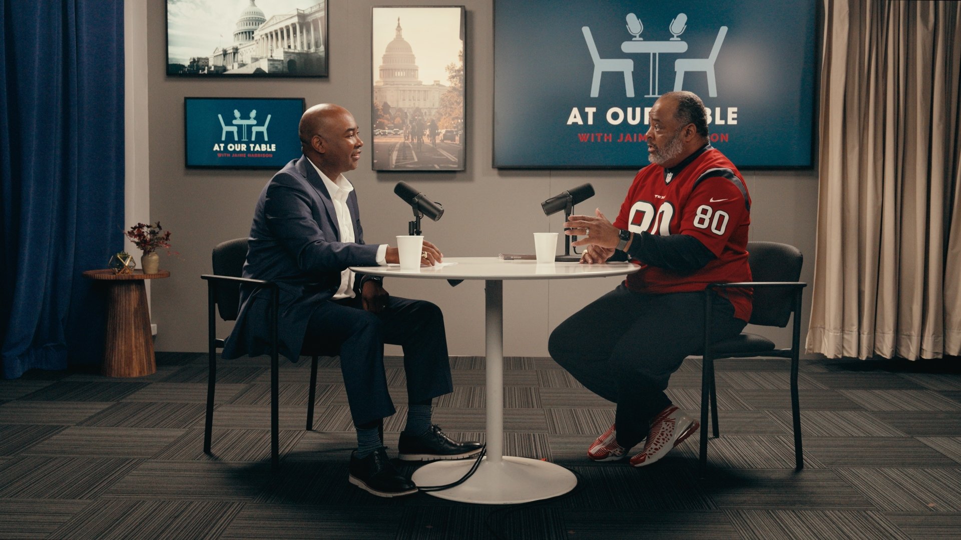 26-05_Roland Martin_2-shot_1.44.1.jpg