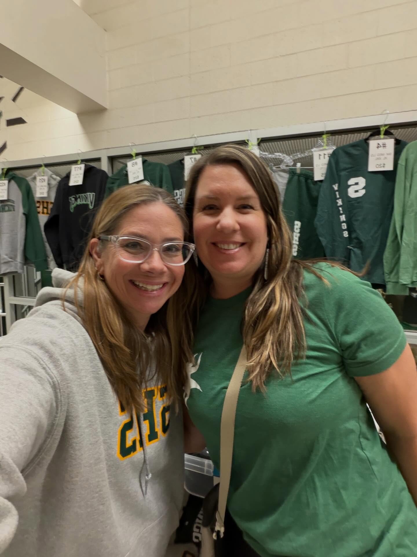 Had a great time selling allllll the spirit wear and supporting @shsvikingswbb tonight! Nice wins for the ladies! 🏀🏀🏀💚🤍

Help is needed for the boys basketball next Wednesday to sell spirit wear. Link in bio!
