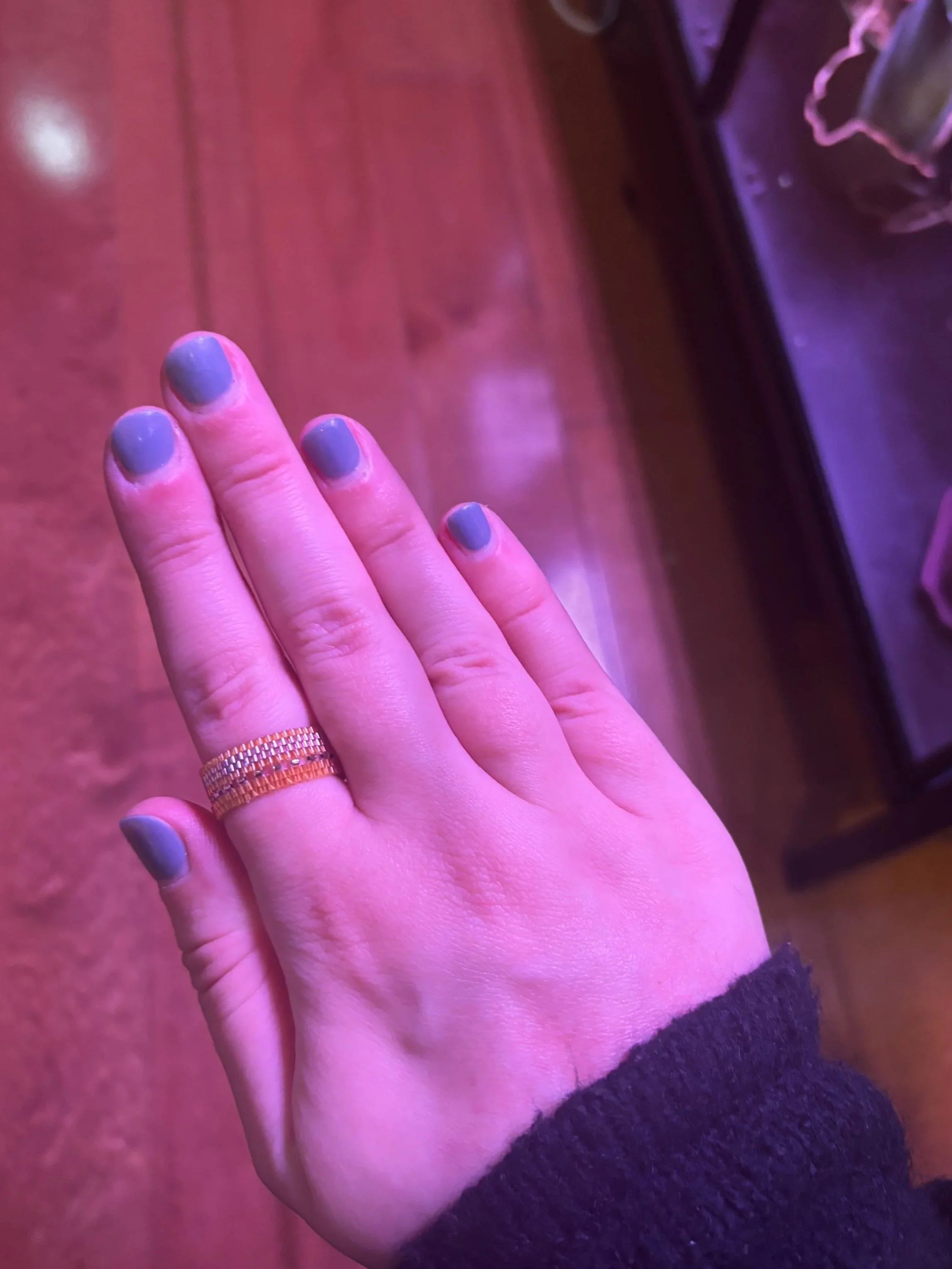 The Apricot Rose Latticed ring on the index finger of a beautifully manicured hand