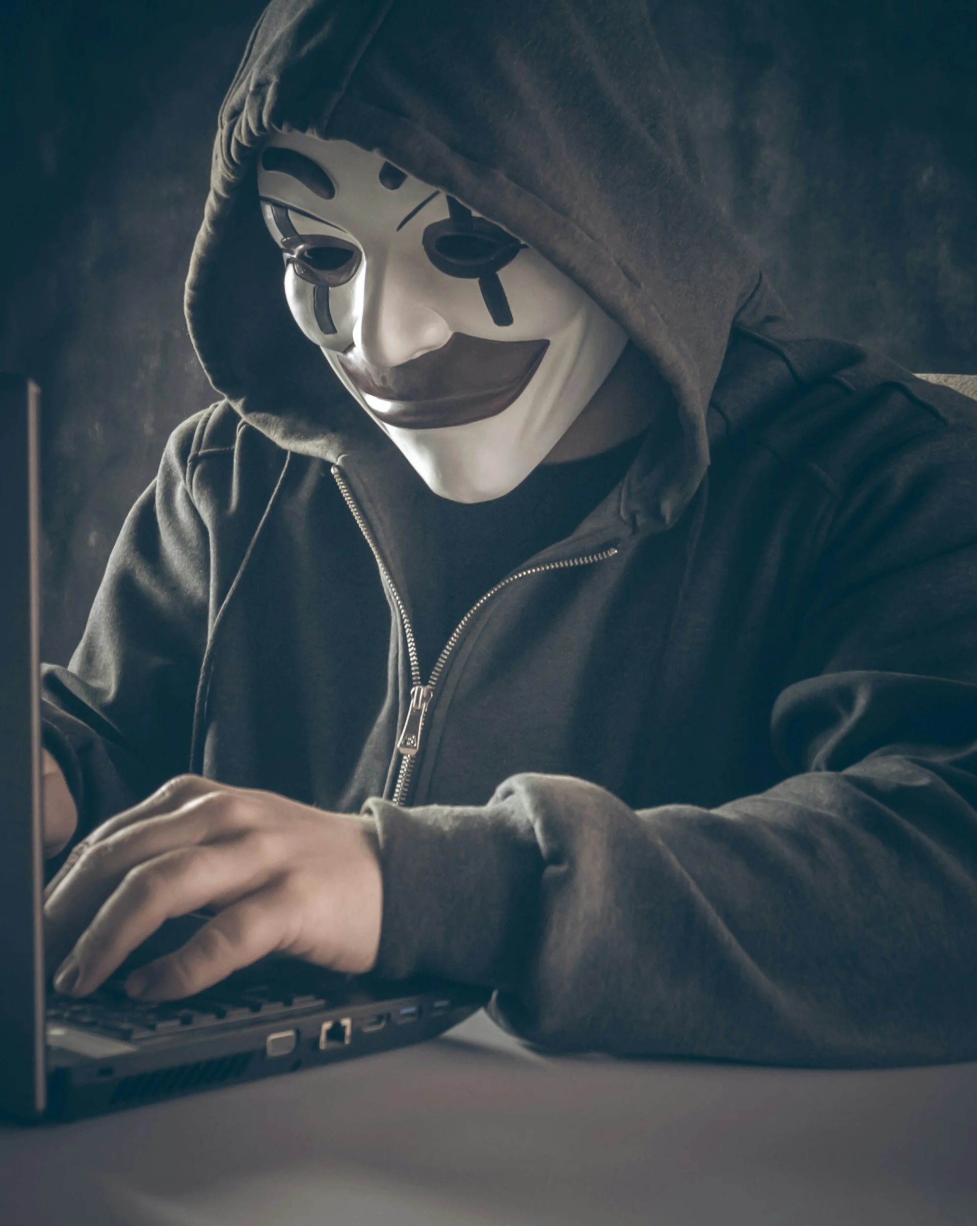 When Scams Find Artist