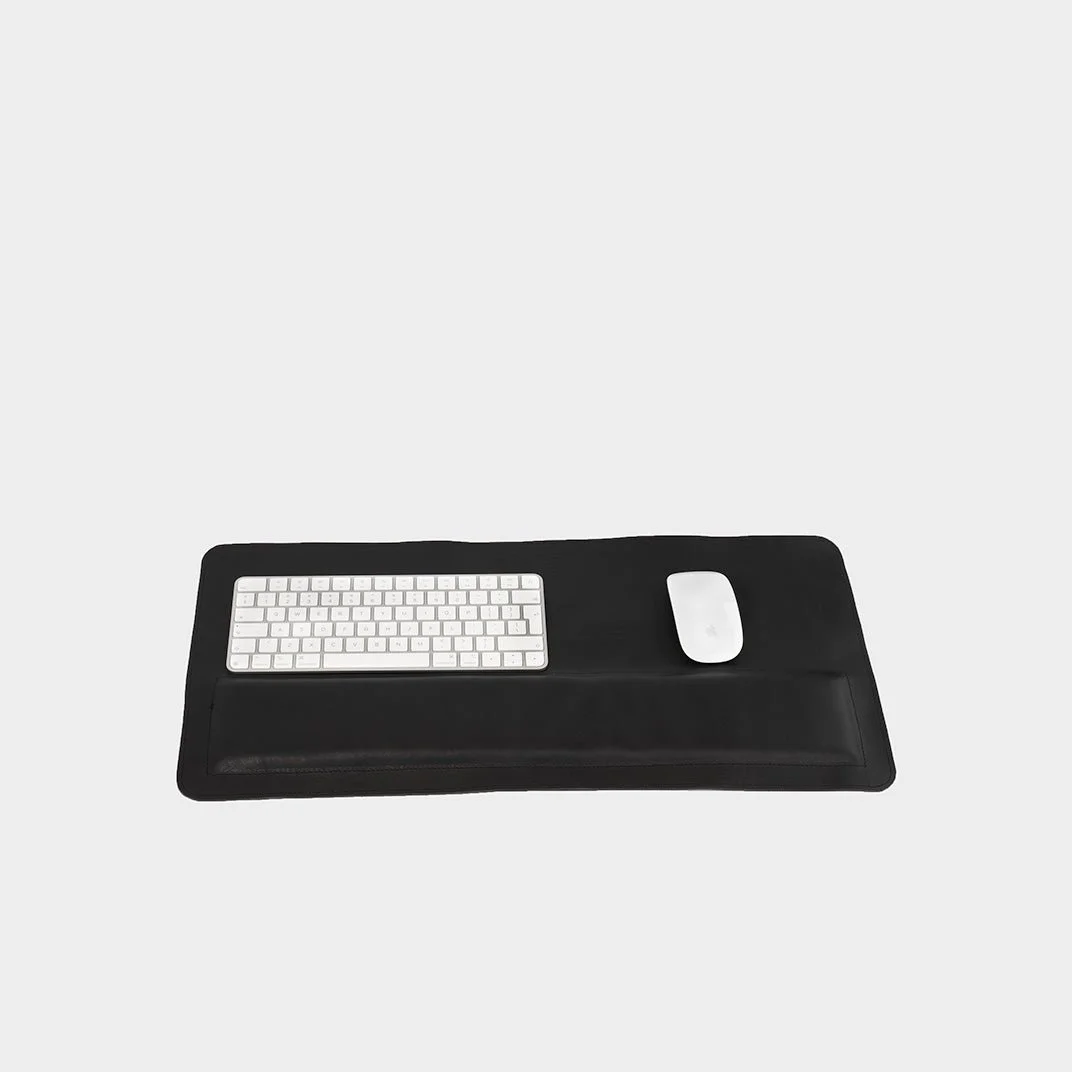 magic-keyboard-desk-mat-black-leather-color.jpg