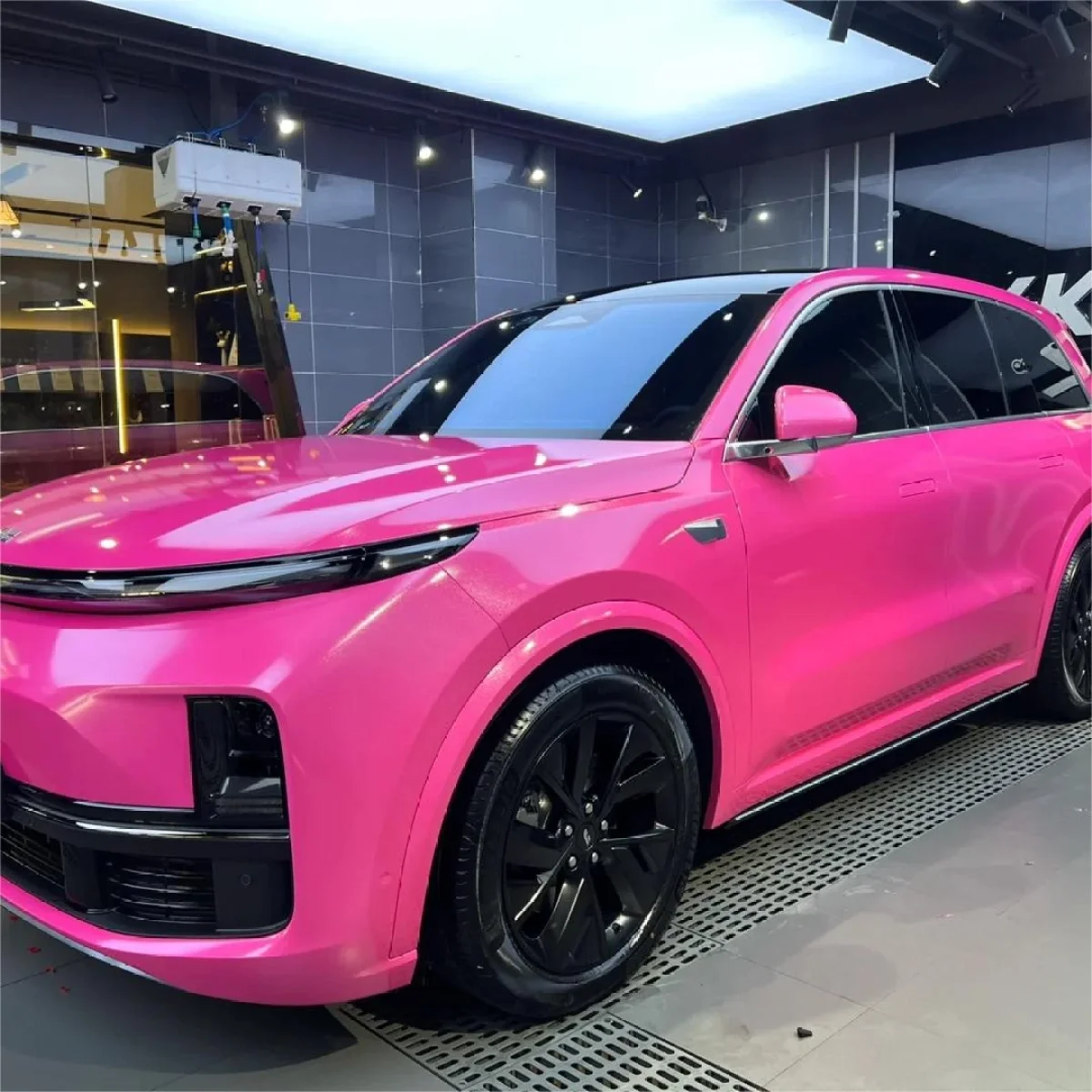 gloss_metallic_sparkle_glitter_pink_car_vinyl_wrap_1A8F6E232BE1D.webp