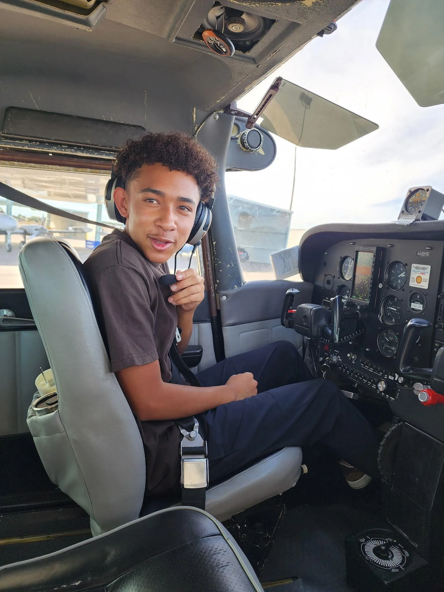 Congratulations to Romeo Knox ('26) for his first solo flight with the Oder Family Flight Academy! ✈️