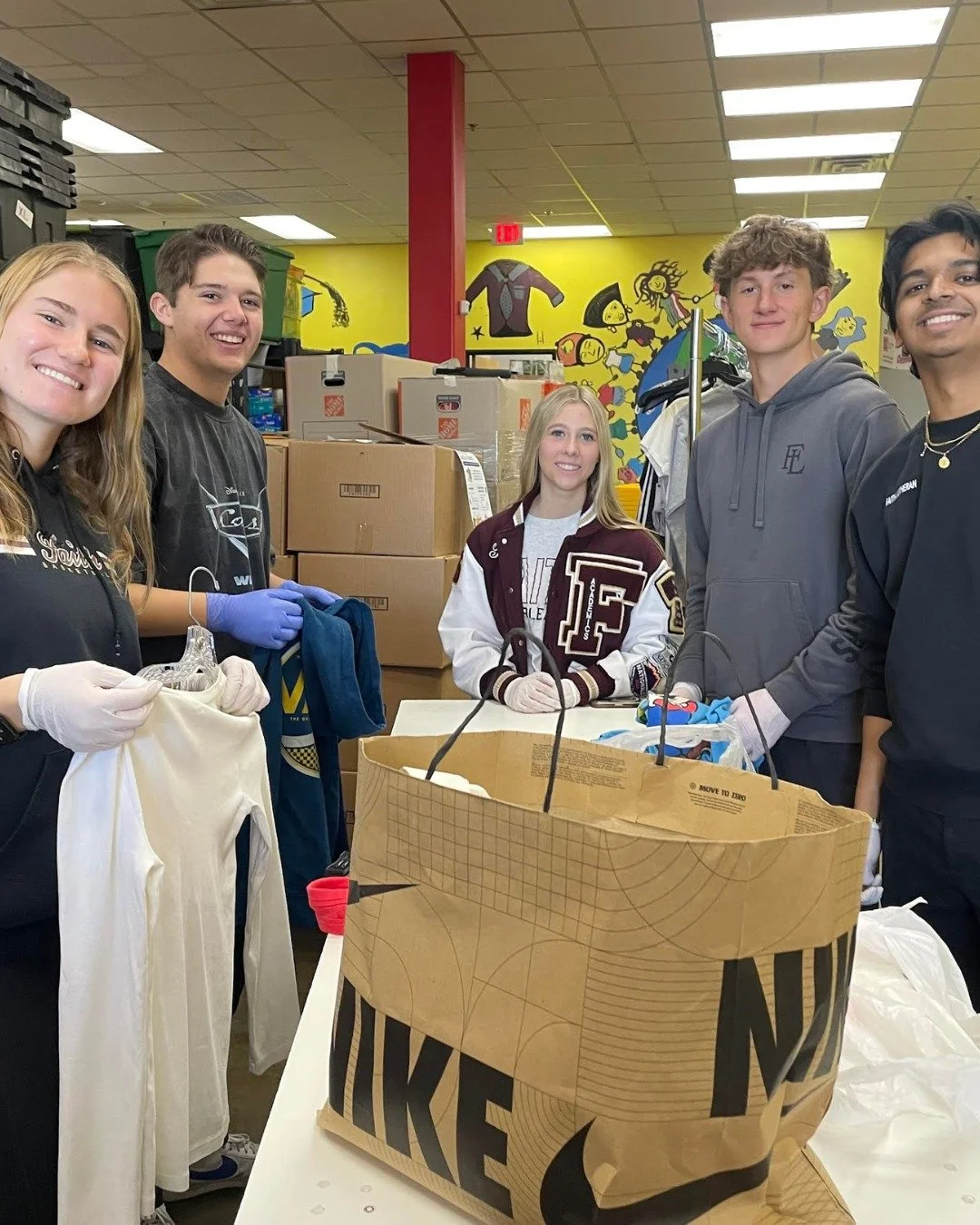 Our Spanish Honor Society students spent yesterday afternoon serving our community at Project 150! They sorted donated clothing and made a real difference for local teens in need. ❤️🛍️