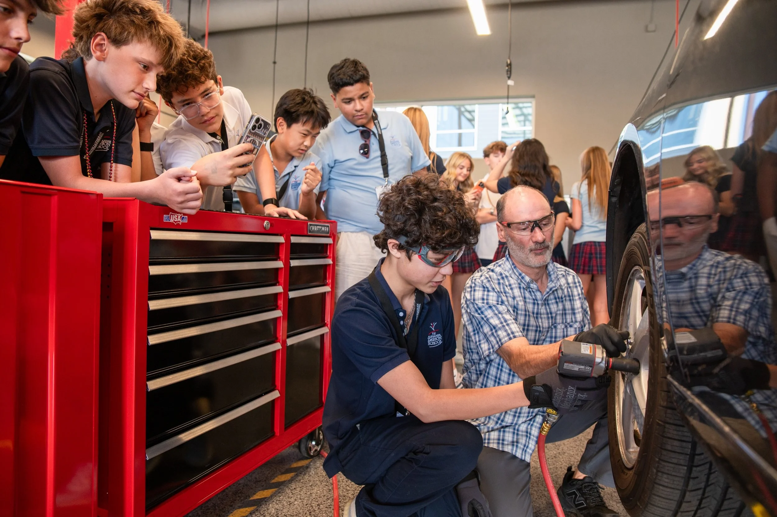 We were so excited to welcome @dawson_bears to campus yesterday for Future Freshman Day! 🛡️

Students got a preview of life at Faith Lutheran High School as they extracted DNA in our greenhouse, attended classes like broadcasting, experienced chapel
