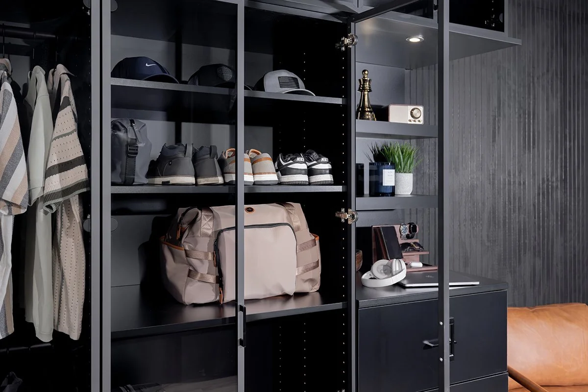 Closet_Black-Flat_B-2025.jpg