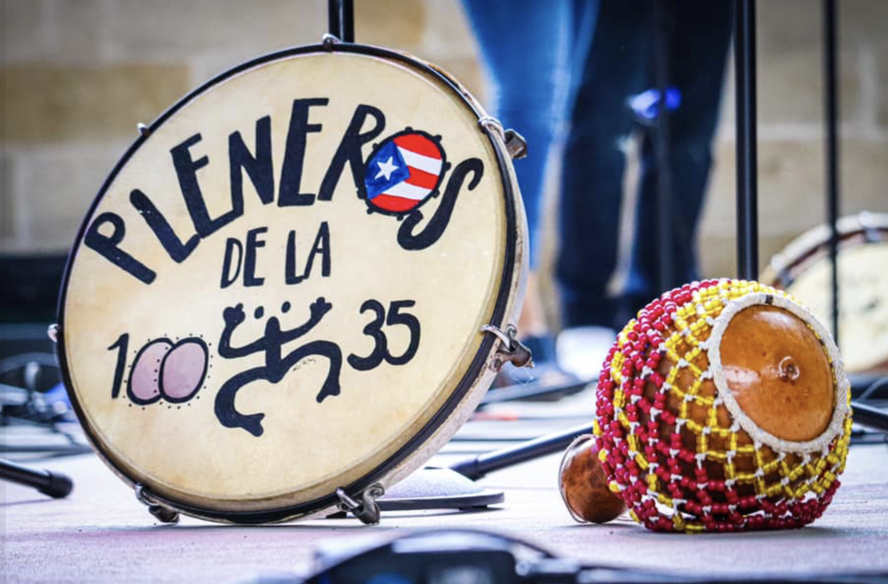 Llaneros de la 35
Logo design for Llaneros de la 35, a Puerto Rico plena music group. Custom illustrated typography and cultural brand identity.