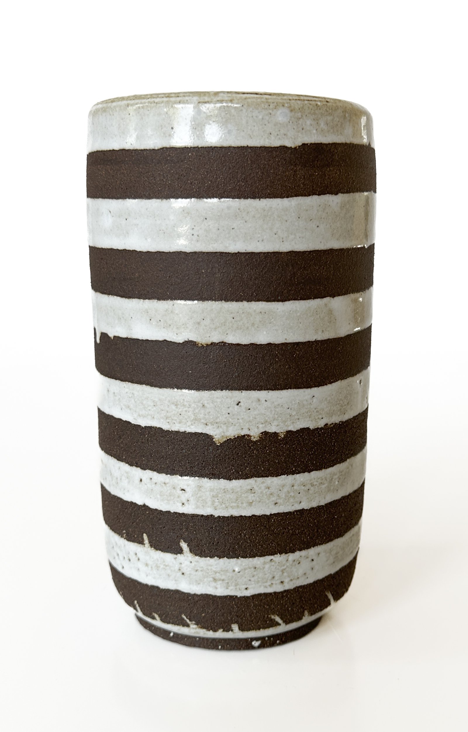 maybank_bayard_brown_white_vase_202602060130.jpg