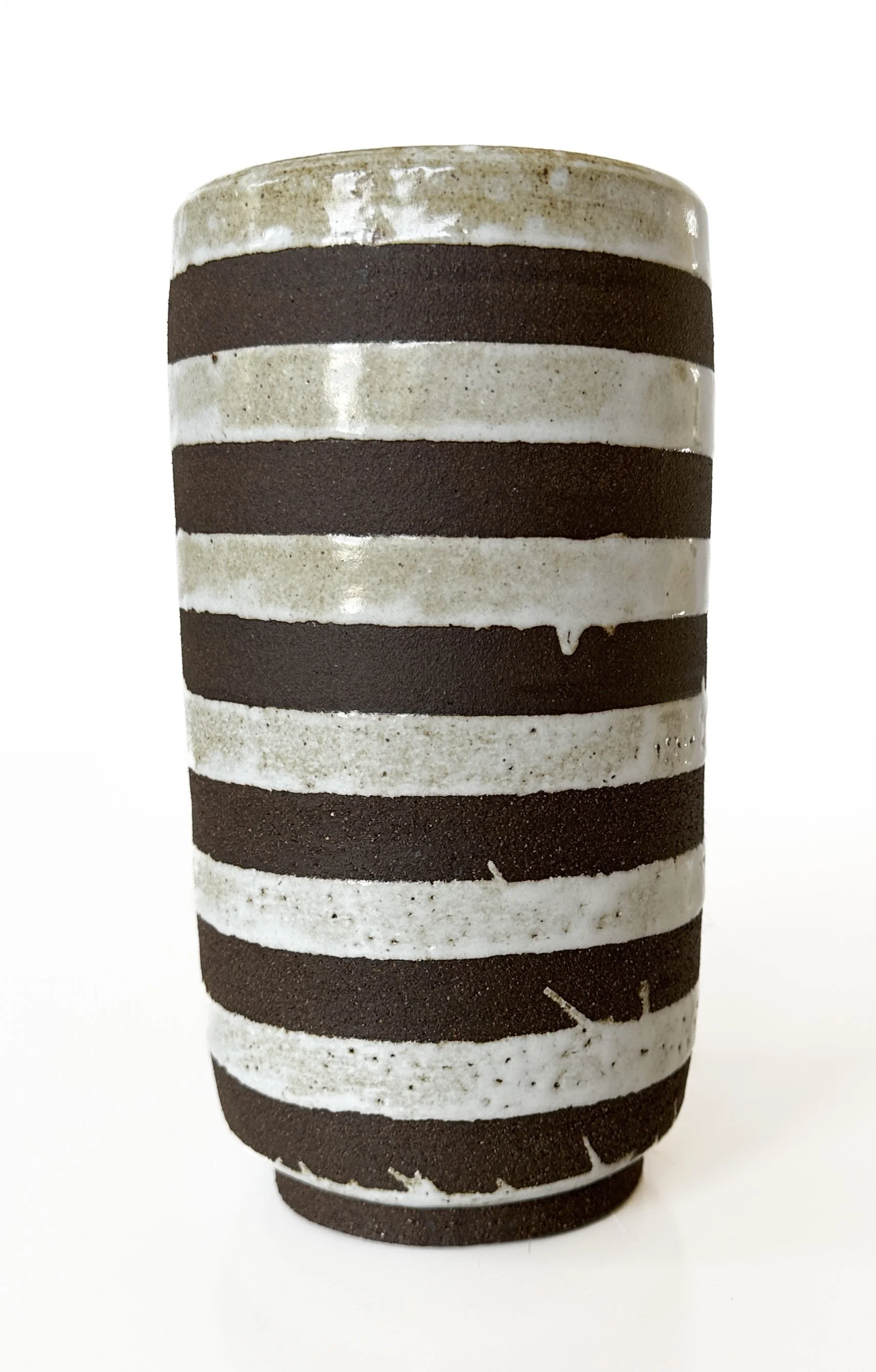 maybank_bayard_brown_white_vase_202602060127.jpg