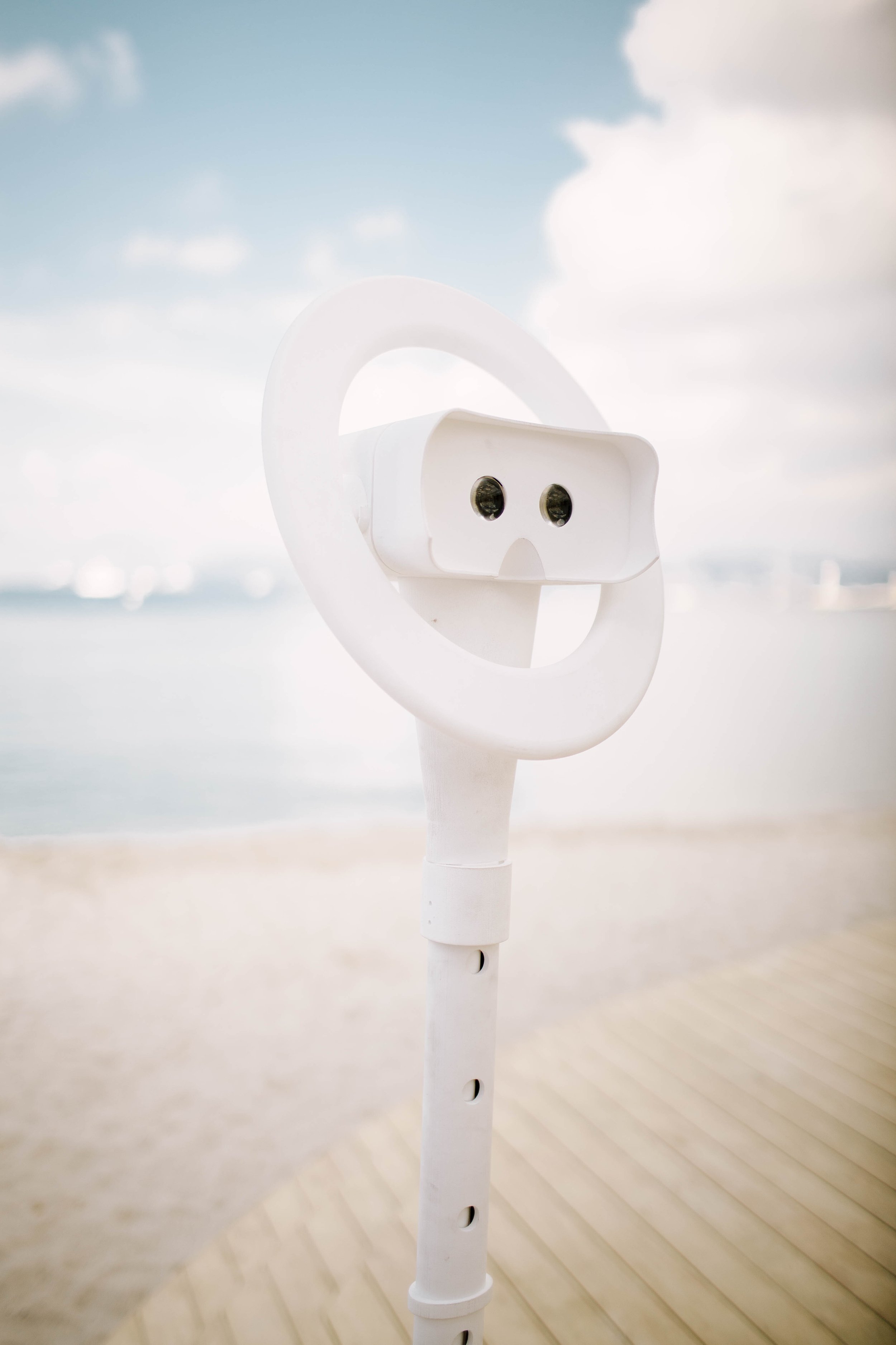 Yacht Finder - Custom activation, new-age viewfinder to spot yacht using real time information bring pulled form open sourace location data.
According to Robb Report Arabia, this showed the value of the yachts on the Bay of Cannes, closely tied to