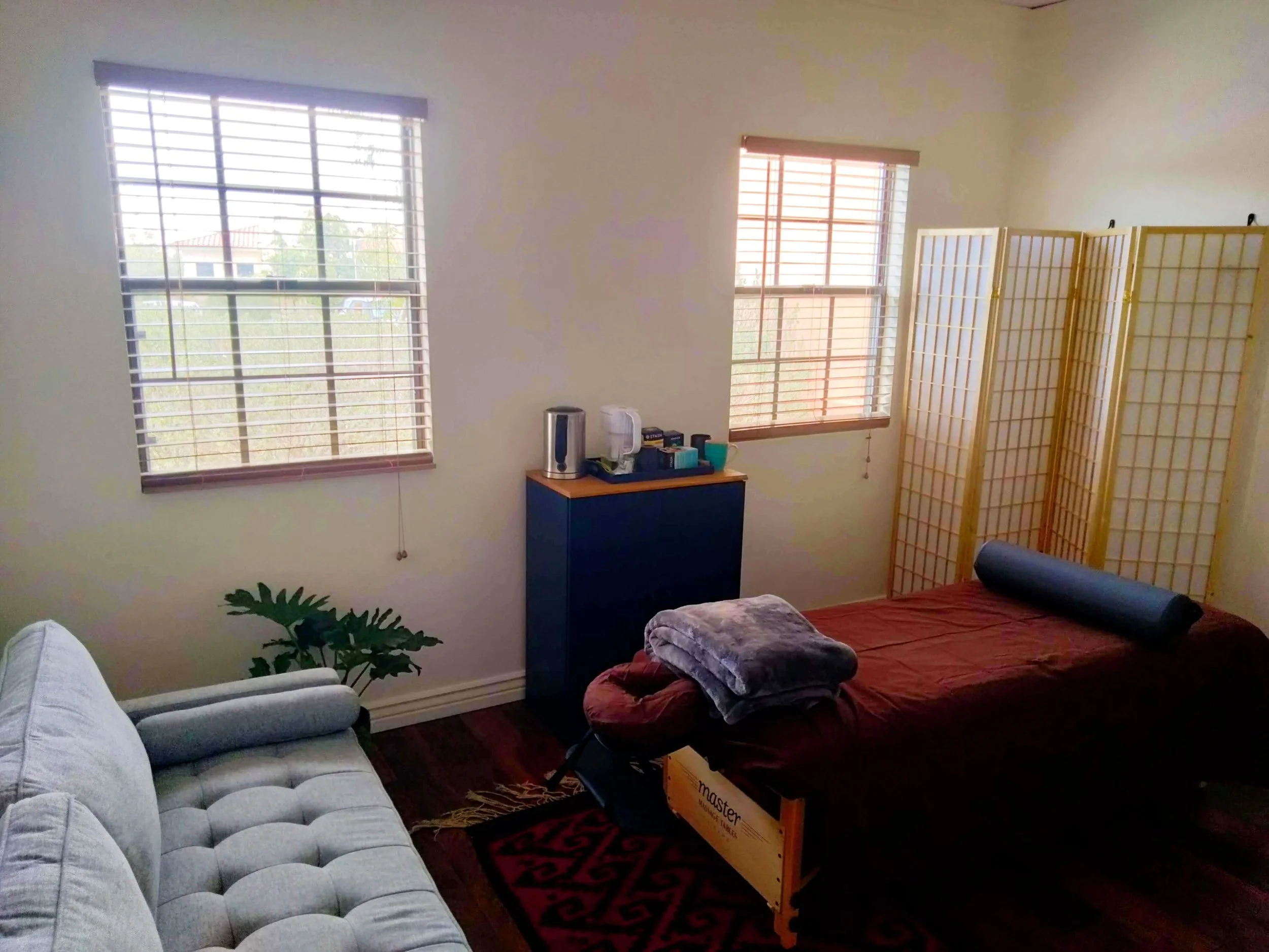 Calm acupuncture clinic environment in Oro Valley Arizona