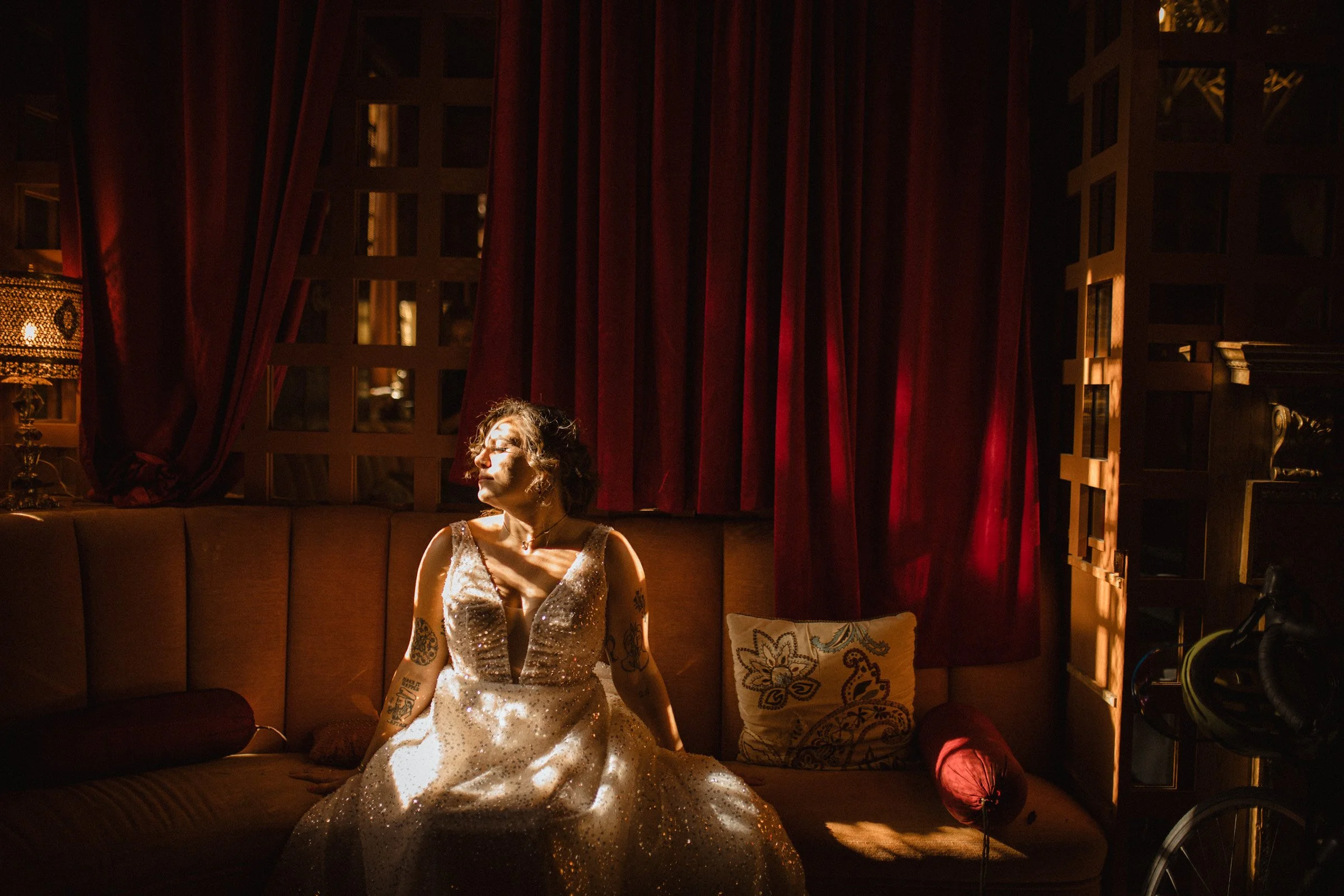 Bride and groom portraits at The Ruins Queen Anne, Seattle