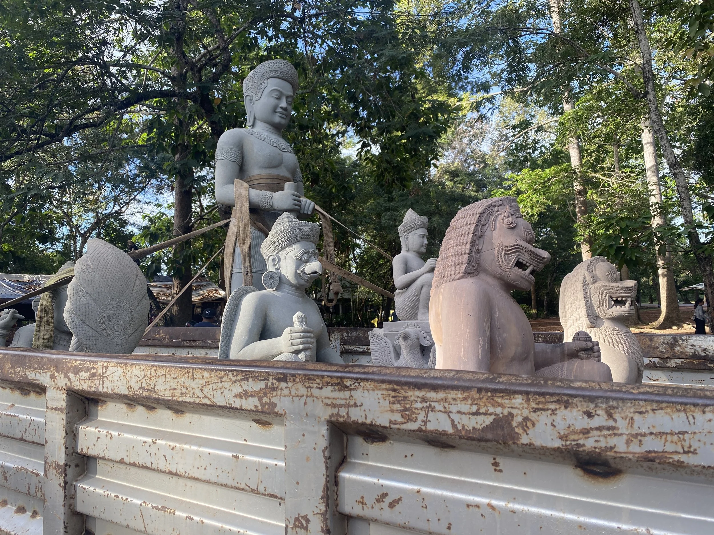 Replica statue delivery in Siem Reap