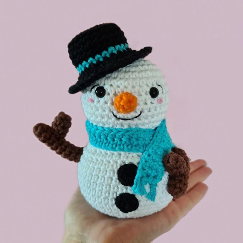 Kawaii Christmas Snowman Free Crochet Pattern