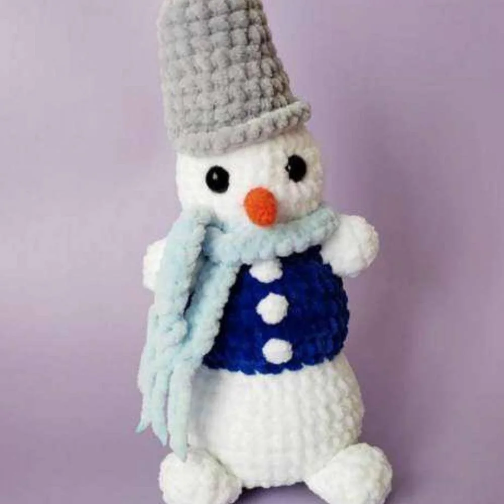 Free Miniature Snowman Crochet Pattern