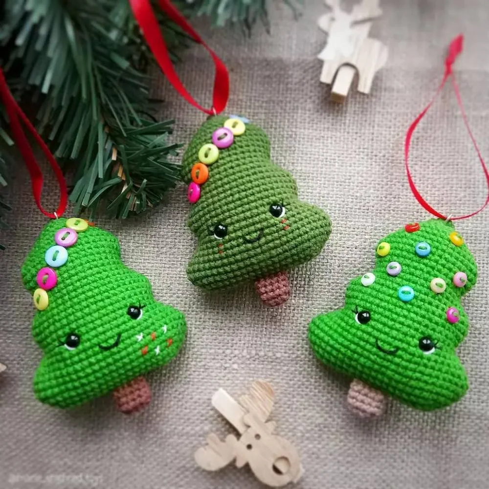 Free Christmas Tree Keychain Crochet Pattern