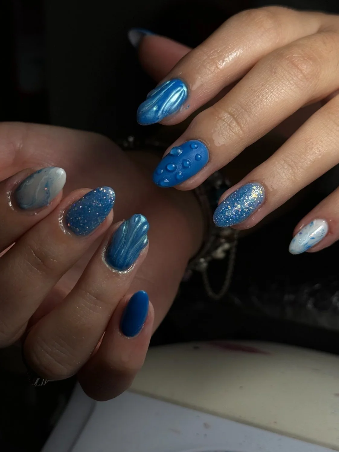 azul intenso que remete ao mar.