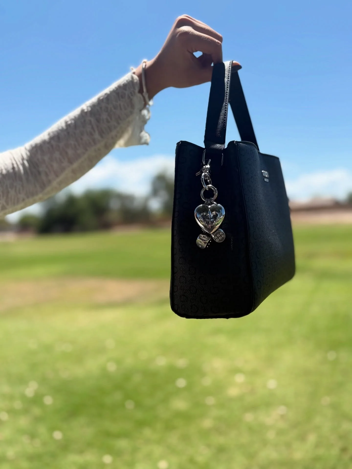Upgrade your purse!! 👜 👛 
From basic to bougie in one clip 💕💎
GET 10 SOLID PERFUME INSERTS AND THE CHARM with ur purchase!
www.redolencestore.com
•
•
•
•
•
#RedolenceForYou
#BagCharm
#PurseCharm
#SolidPerfume
#Fragran