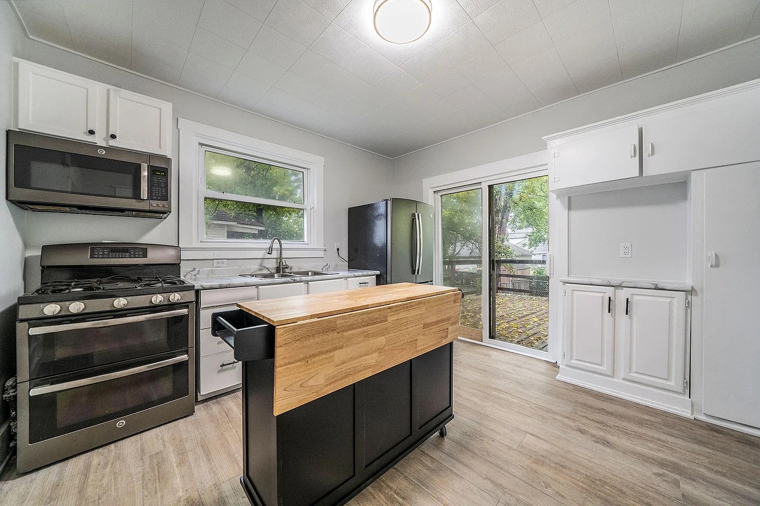 KITCHEN.jpeg