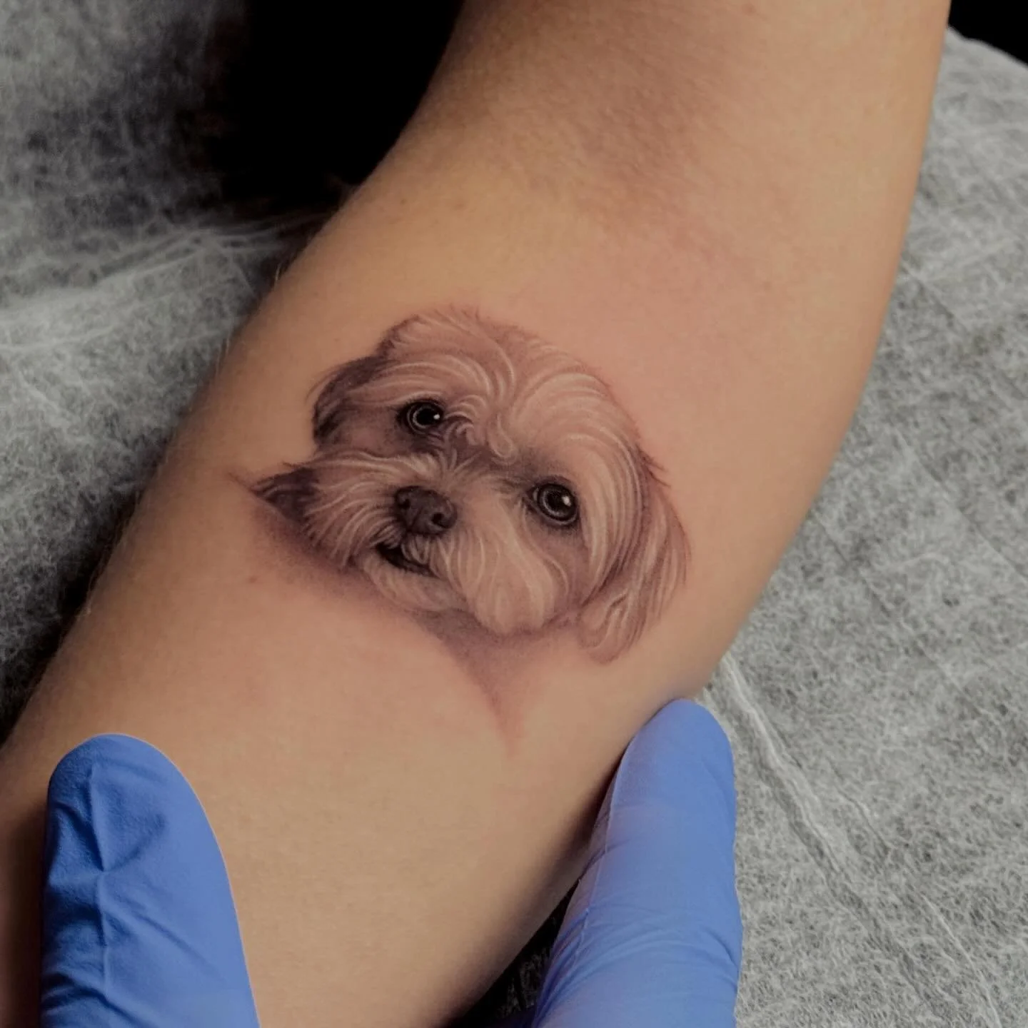 O luto &eacute; diferente para cada pessoa e, para mim, &eacute; exatamente como uma tatuagem: d&oacute;i, cicatriza e fica para sempre com voc&ecirc;.

Essa foi a minha forma de tornar f&iacute;sica a dor que eu carrego no cora&ccedil;&atilde;o, a d