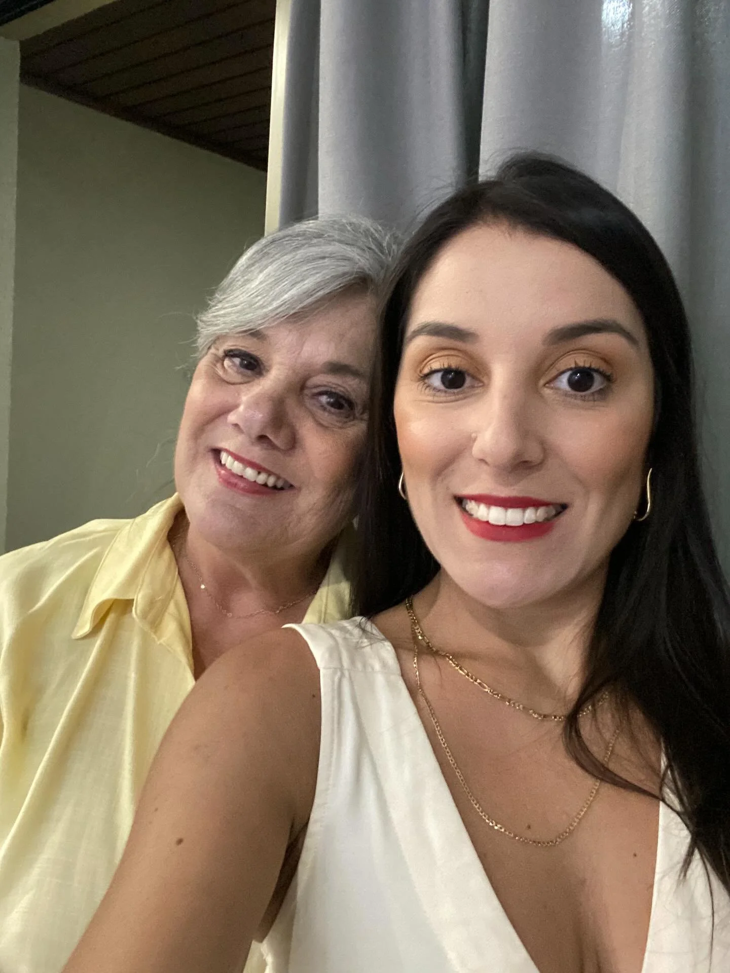 Minha m&atilde;e tem o cora&ccedil;&atilde;o mais lindo e generoso que eu j&aacute; conheci. Ela &eacute; minha maior refer&ecirc;ncia e meu exemplo de ser humano.

Herdei dela toda a minha personalidade&hellip; o humor, a mania de querer ver tudo se