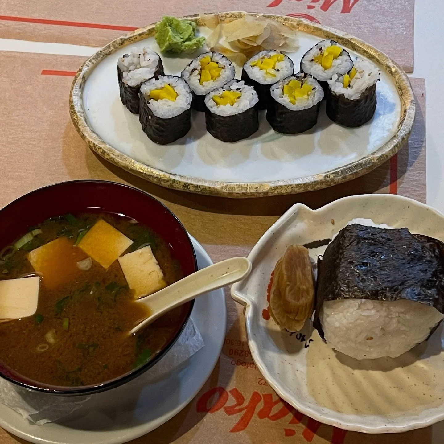 miako, botafogo

ap&oacute;s uma tarde de alguns bons oinze bits com a fam&iacute;lia, peguei a bike e fui ao anivers&aacute;rio do meu amigo rod (parab&eacute;ns de novo, rod) no cl&aacute;ssico japon&ecirc;s miako. uma casinha de 2 ou 3 andares em 